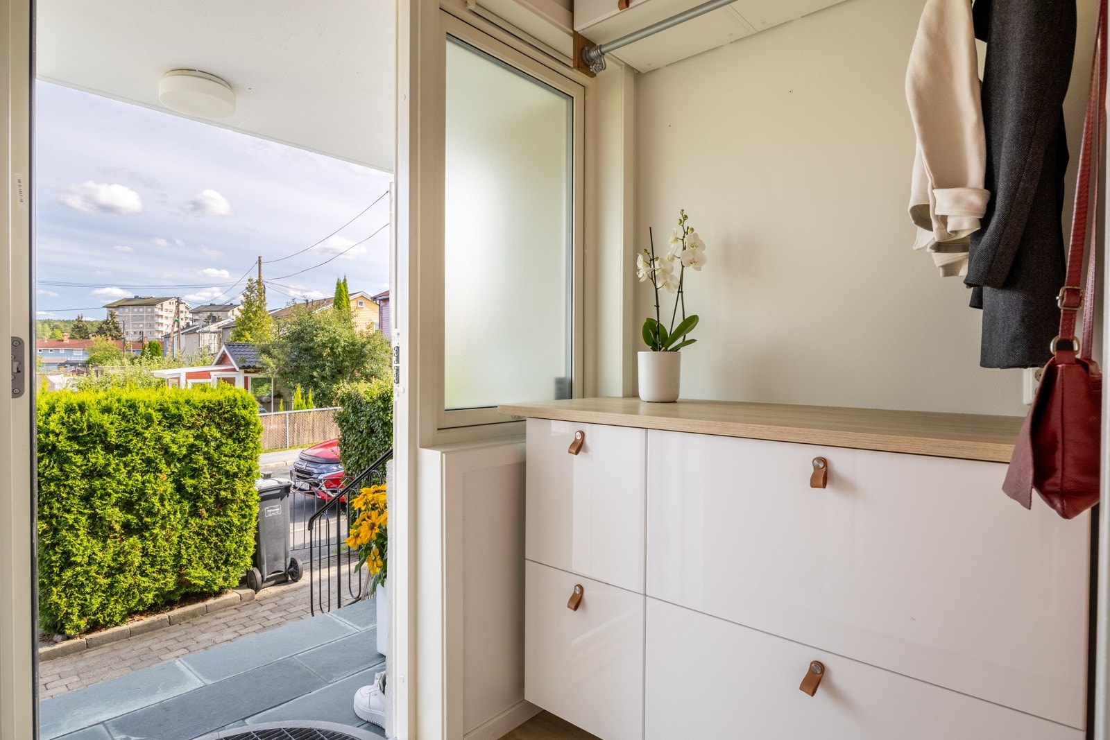 I entreen er det varmekabler og vannbestandig laminatgulv. Galleribilde