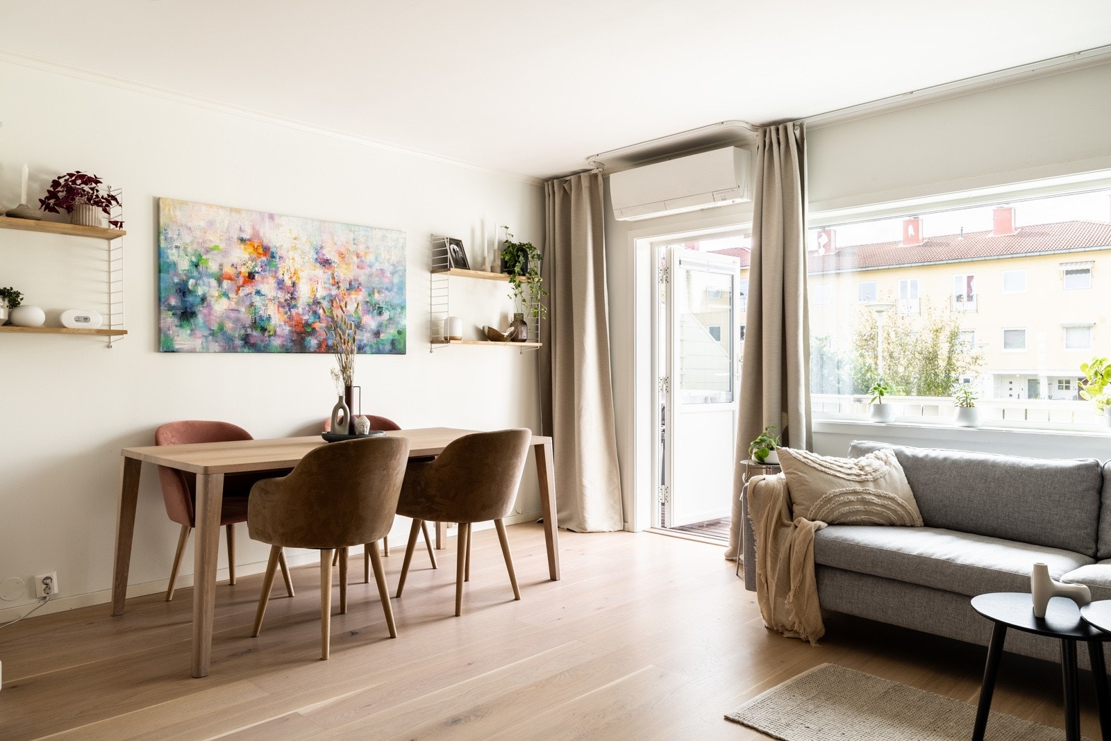 Alle rom i 1. etasje har varmekabler i gulvet. Galleribilde