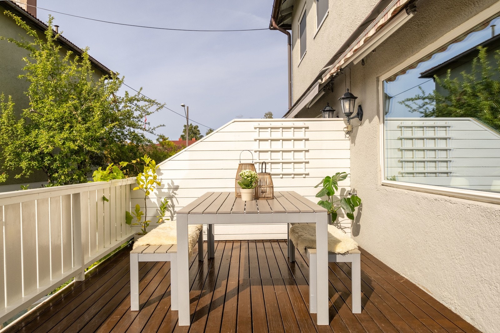 Rekkehus med god standard og fantastiske solforhold i barnevennlig boligområde. Galleribilde