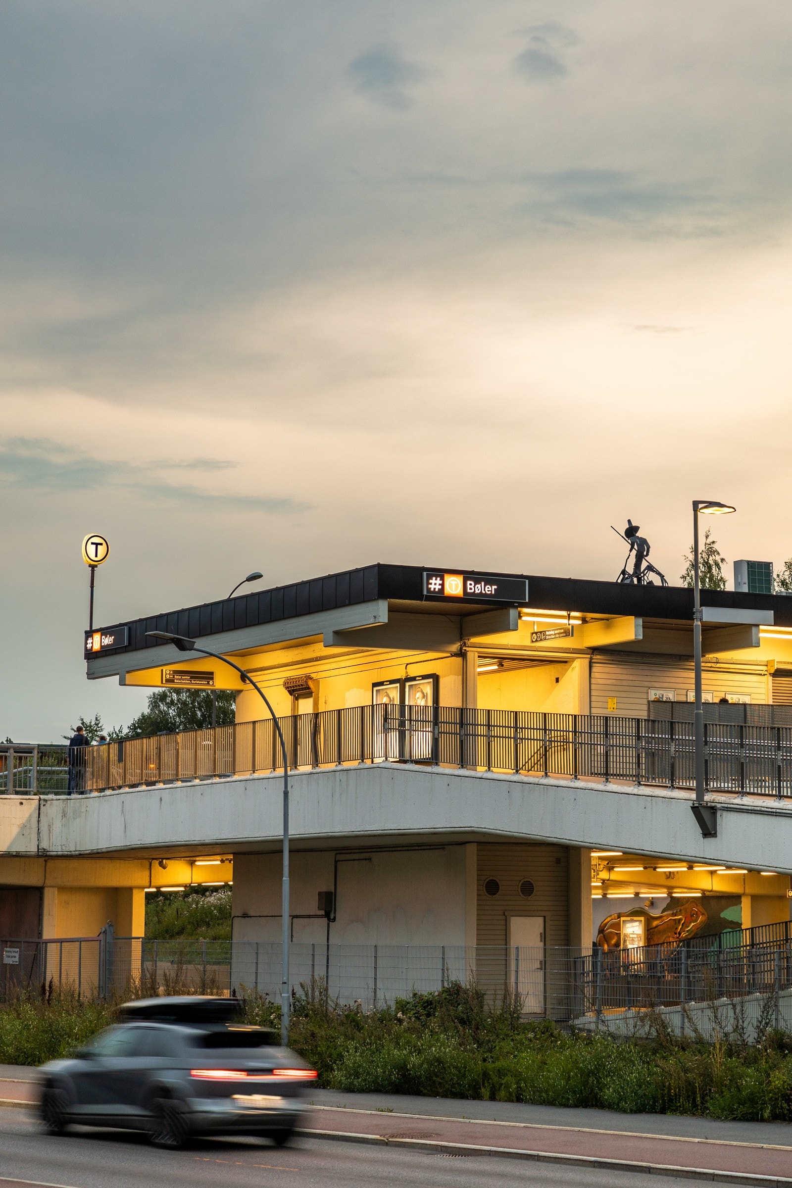 Boligen ligger bare 300 meter fra Bøler T-banestasjon, som gir enkel tilgang til Oslo sentrum på ca. 20 minutter Galleribilde