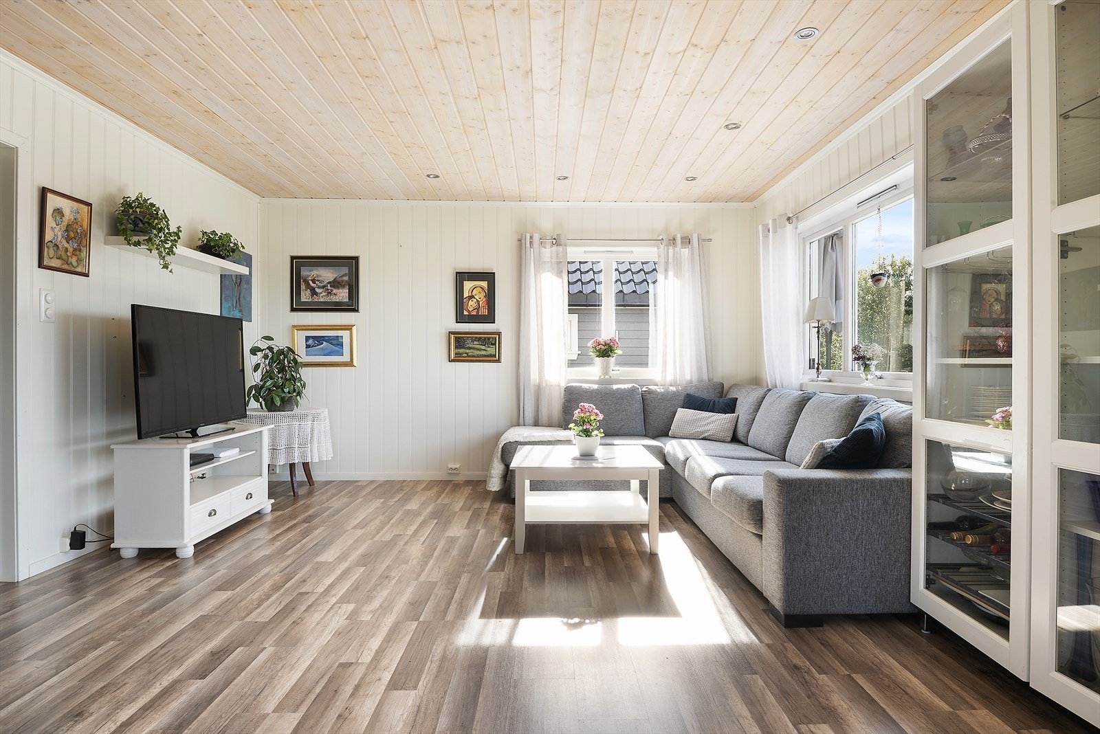 Lyst og nøytralt fargevalg. Galleribilde