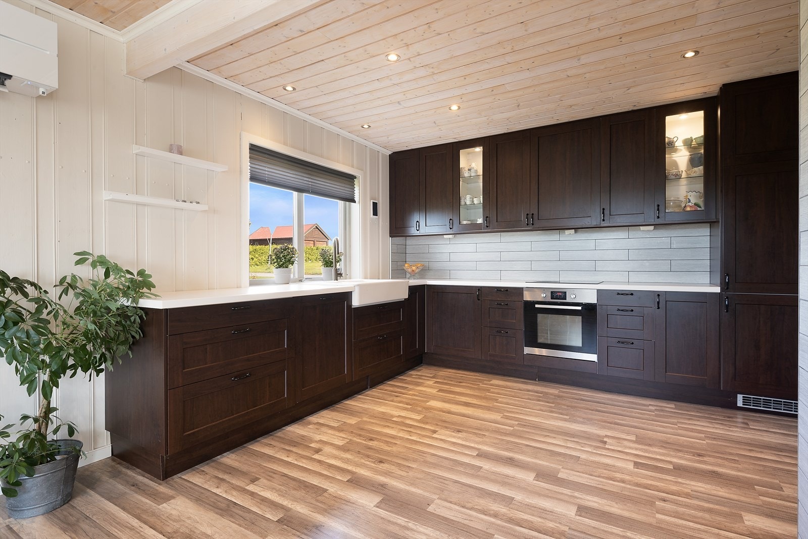 Smakfullt og innbydende kjøkken. Galleribilde