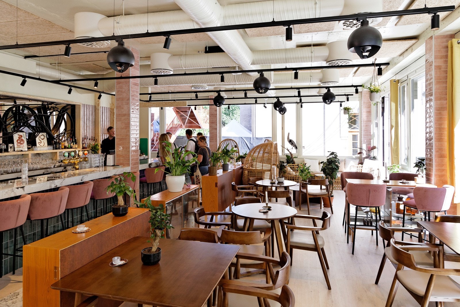 Nyåpnede Jubel på Adamstuen med fantastisk uteservering på takterrassen Galleribilde