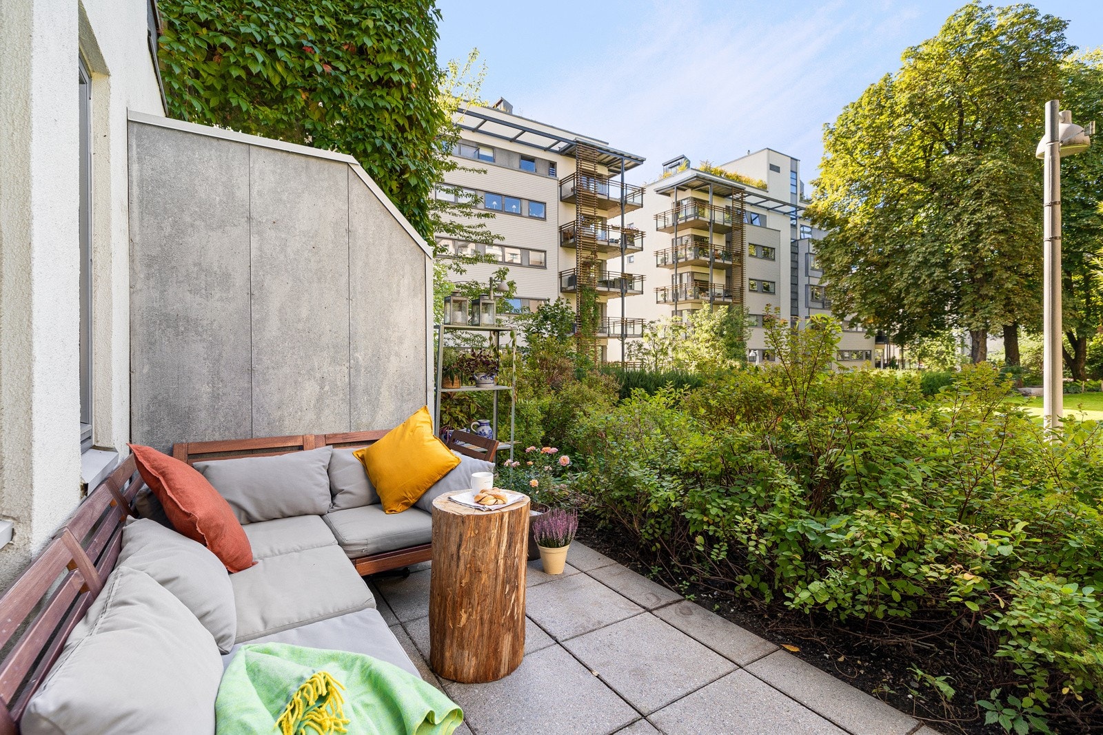 Her er det god plass til utemøblement og grill Galleribilde