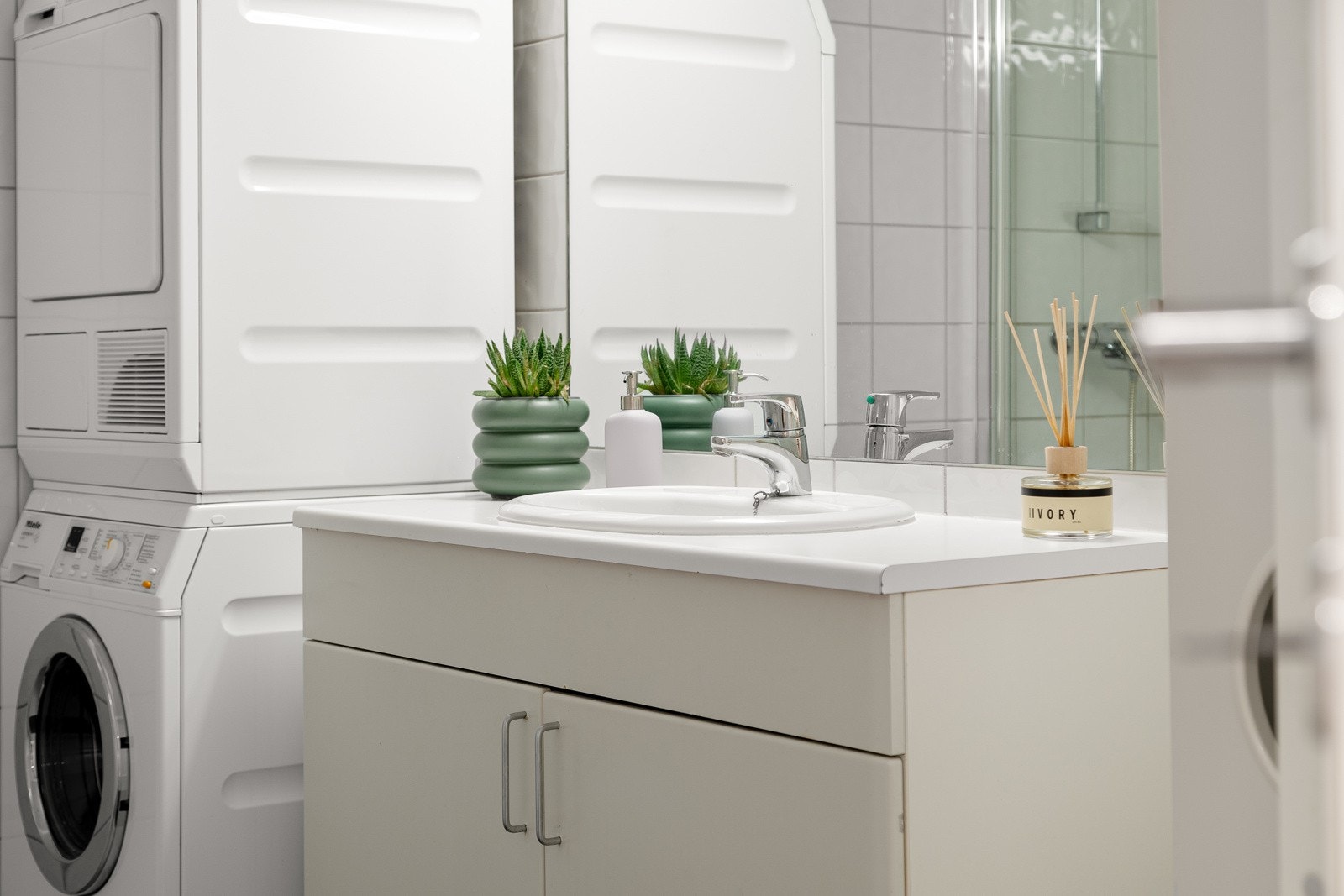 Opplegg for vaskemaskin og tørketrommel Galleribilde