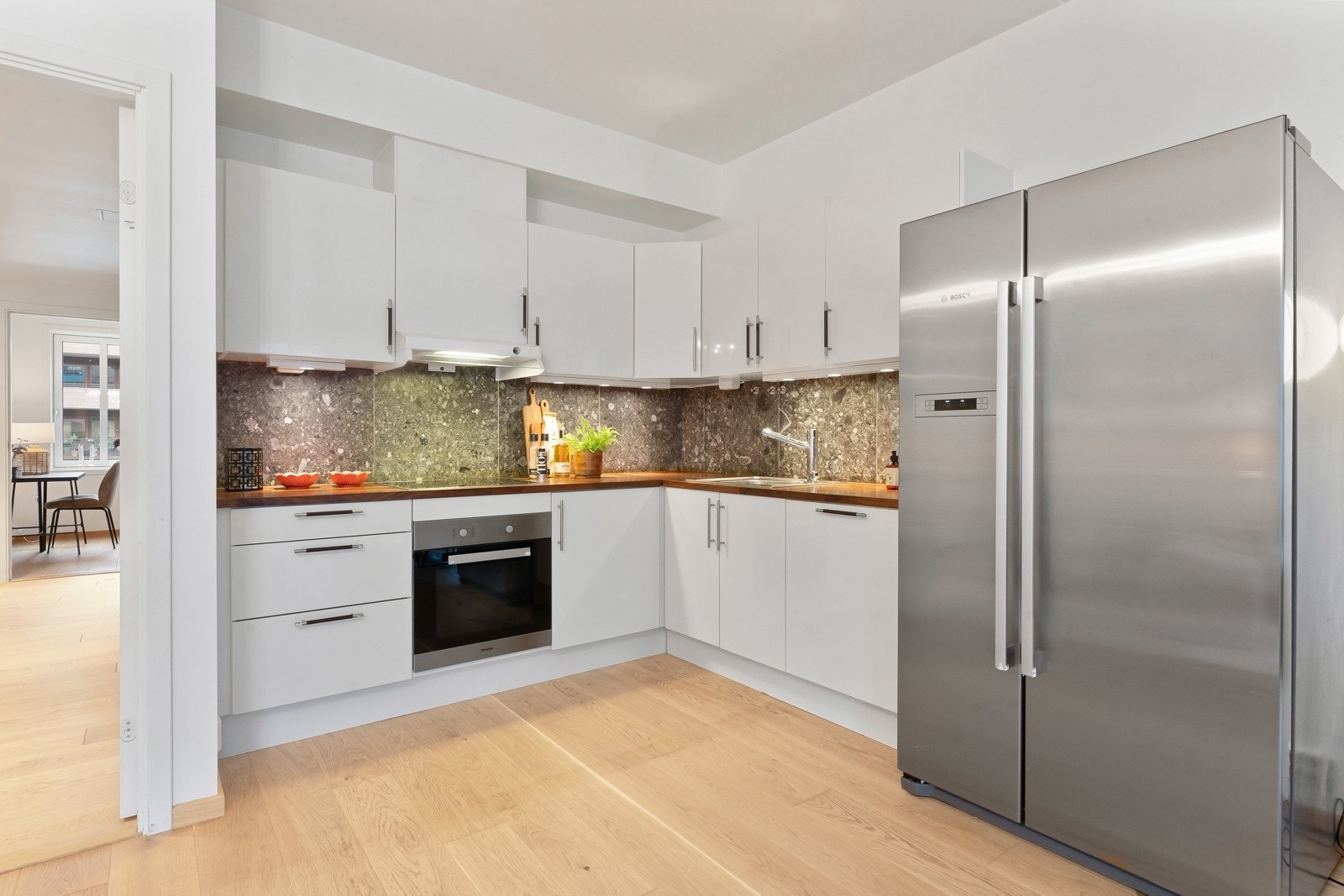 Alle hvitevarer på kjøkken medfølger Galleribilde