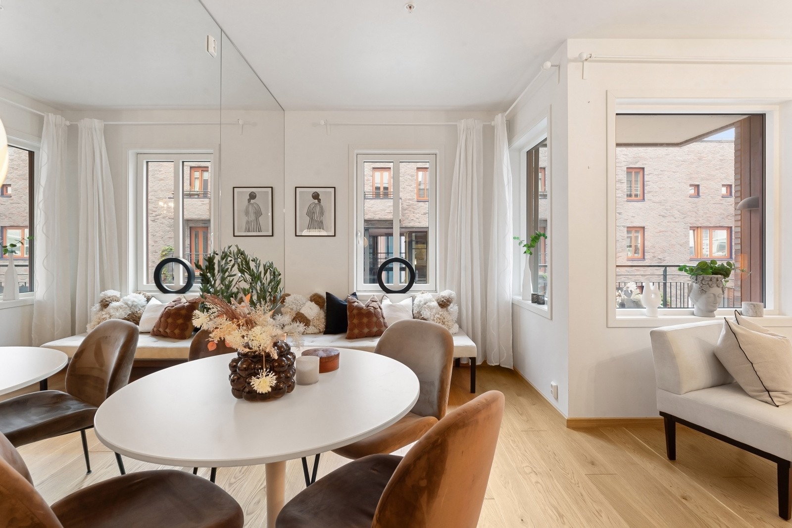 Det er vannbåren gulvvarme i entré/gang, stue/kjøkken og på begge soverom Galleribilde