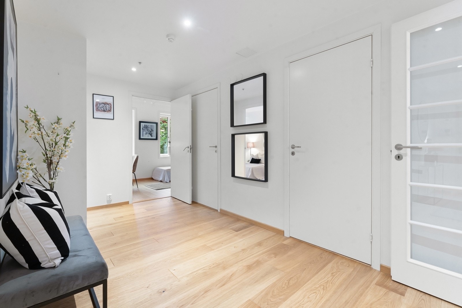 I tilknytning til entreen er det direkte adkomst til innvendig bod Galleribilde