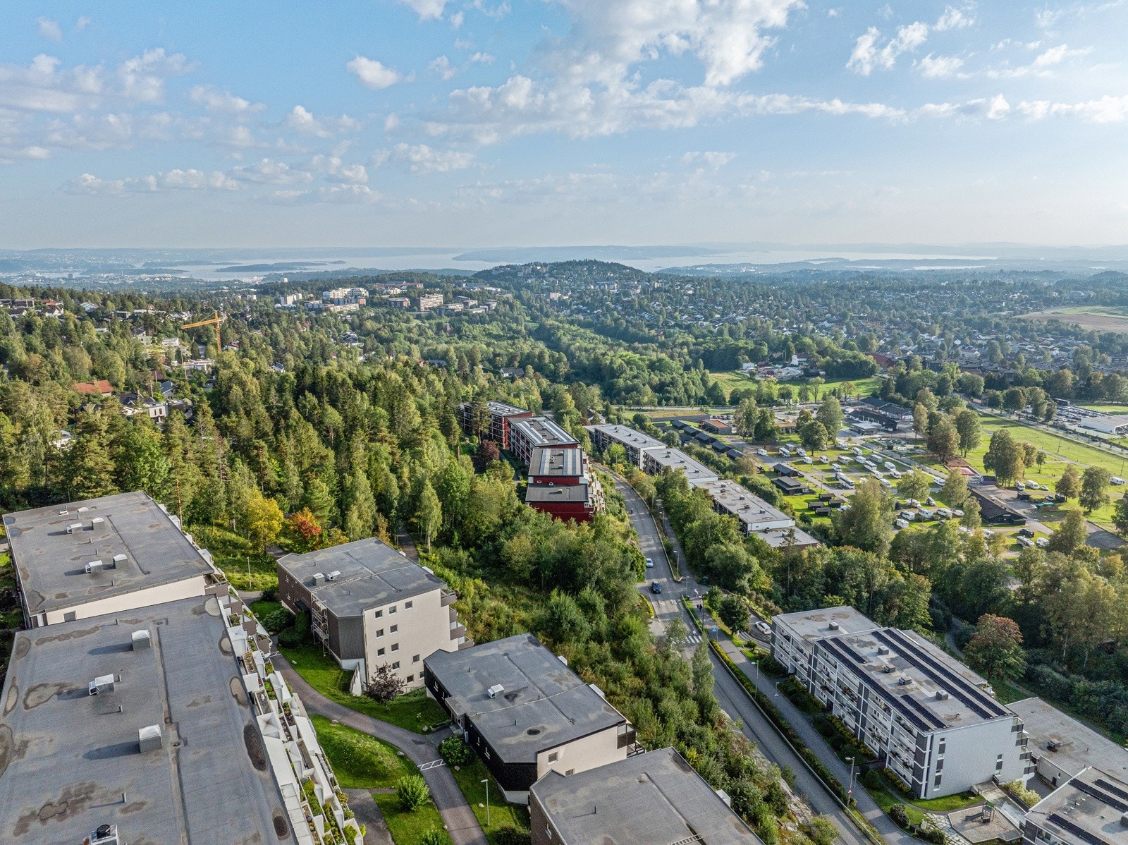 Området er et glimrende utgangspunkt for trening og rekreasjon sommer som vinter. Det er kort vei til marka med skiløyper og stier. Galleribilde