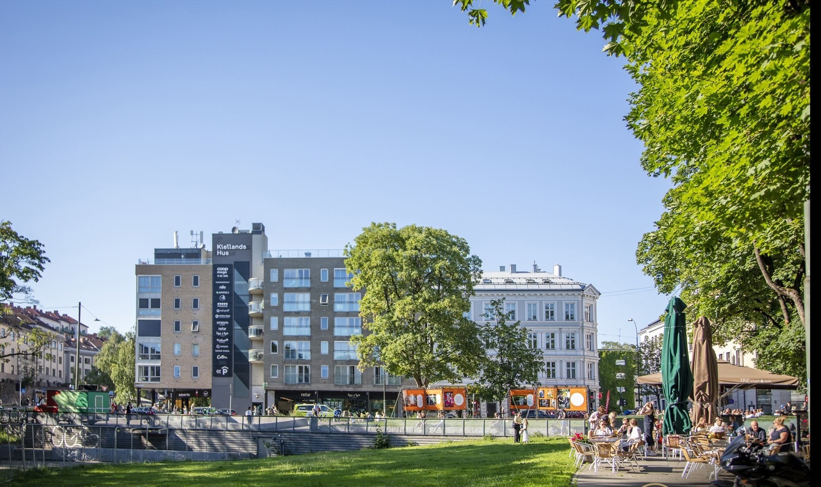 Det er 3 minutters til Alexander Kiellands plass, som er et samlingspunkt på sommerstid. Her er det også svært gode kollektivforbindelser Galleribilde
