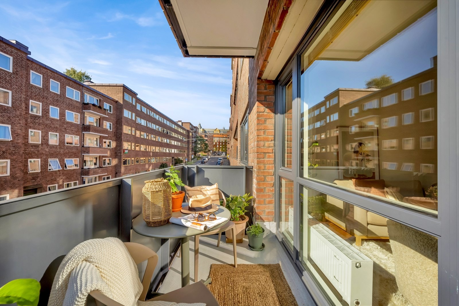 Fra stuen er det utgang til en sydvestvendt balkong på 4 kvm. Galleribilde