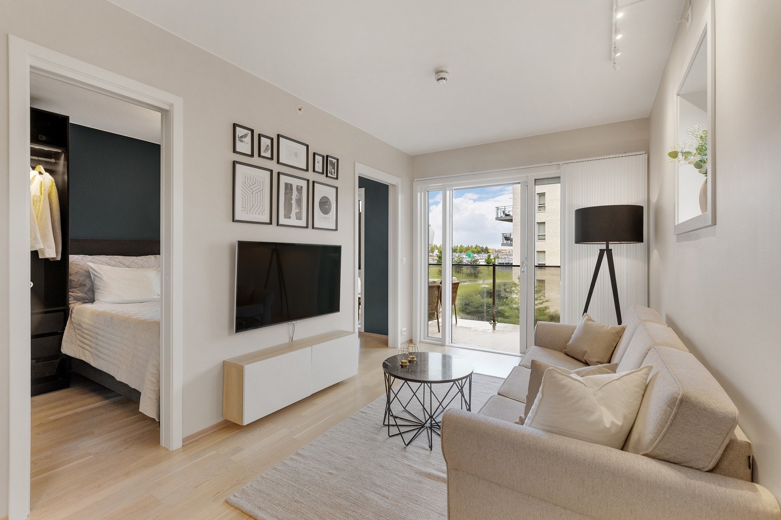 Velkommen til John Strandruds vei 15, presentert av Daniel Duman v/Privatmegleren Bærum. Galleribilde