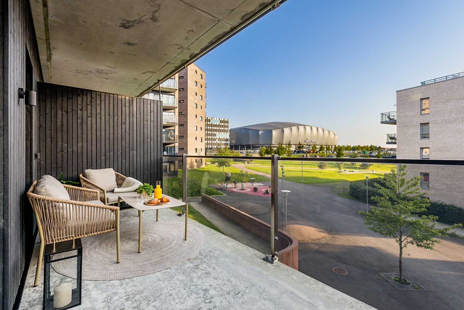 Leiligheten har en stor balkong på cirka 10 kvm Galleribilde