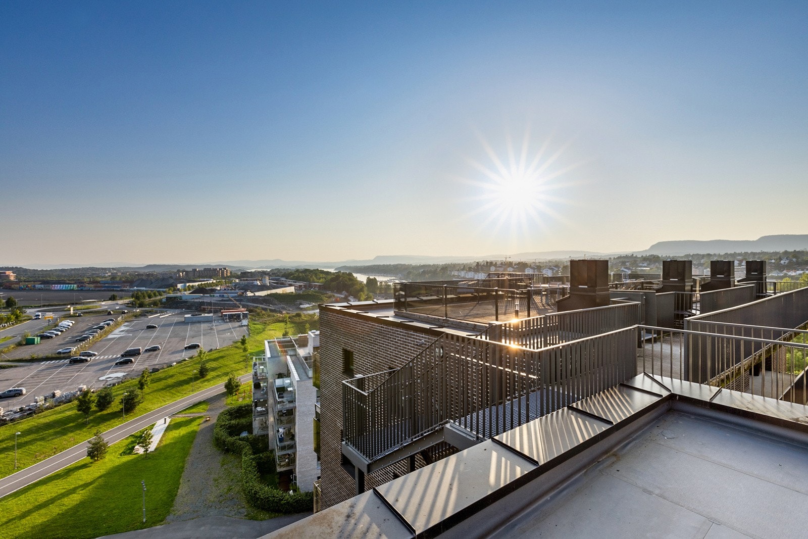 Eiendommen har en unik beliggenhet på Fornebulandet Galleribilde
