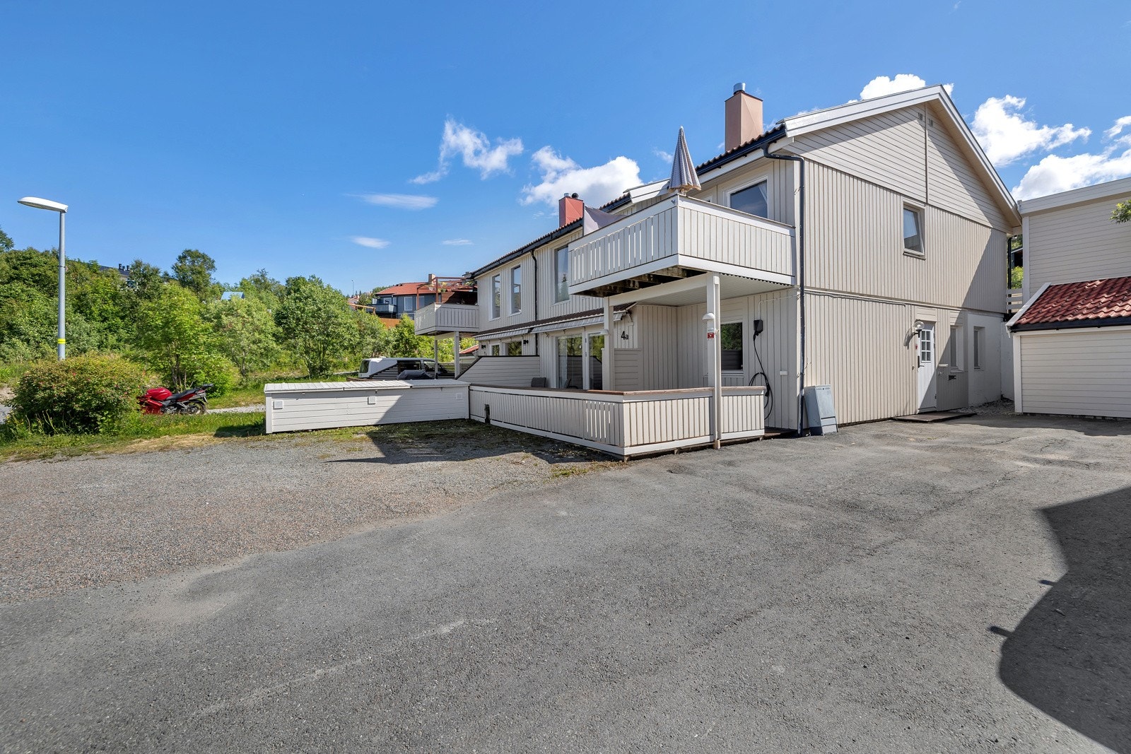 Det er flere parkeringsplasser til leiligheten Galleribilde