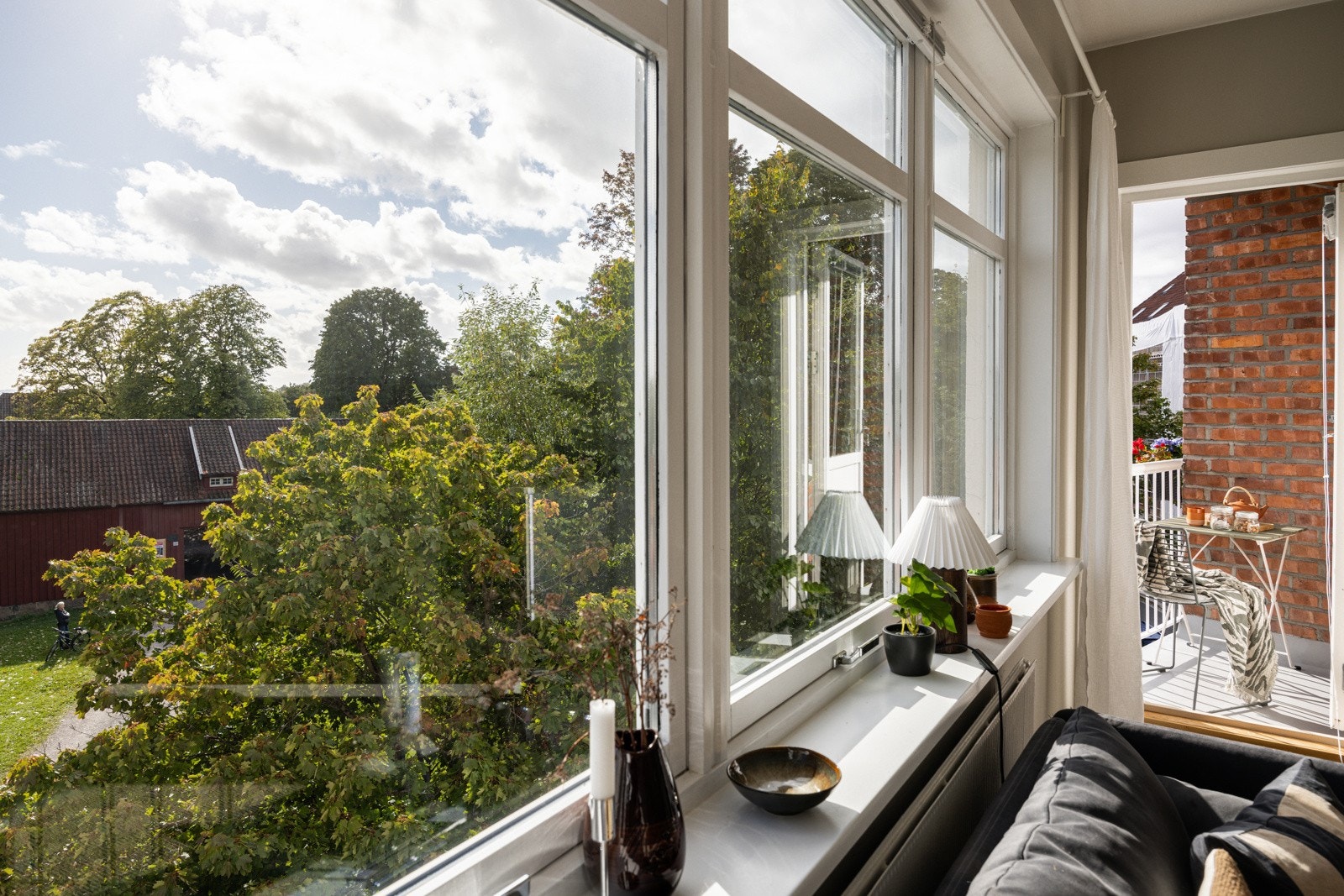 Det er hyggelig utsikt mot Vøienvolden gård og trehusbebyggelsen langs Maridalsveien. Galleribilde