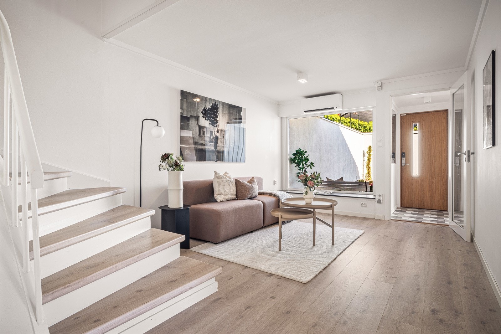 Vi går videre opp i hovedetasjen Galleribilde