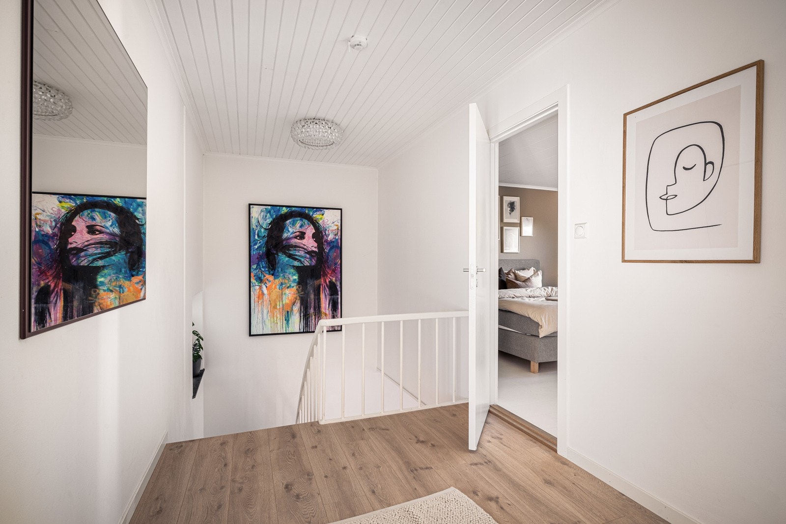 Det første man møter er en gang på 12,7 m² Galleribilde