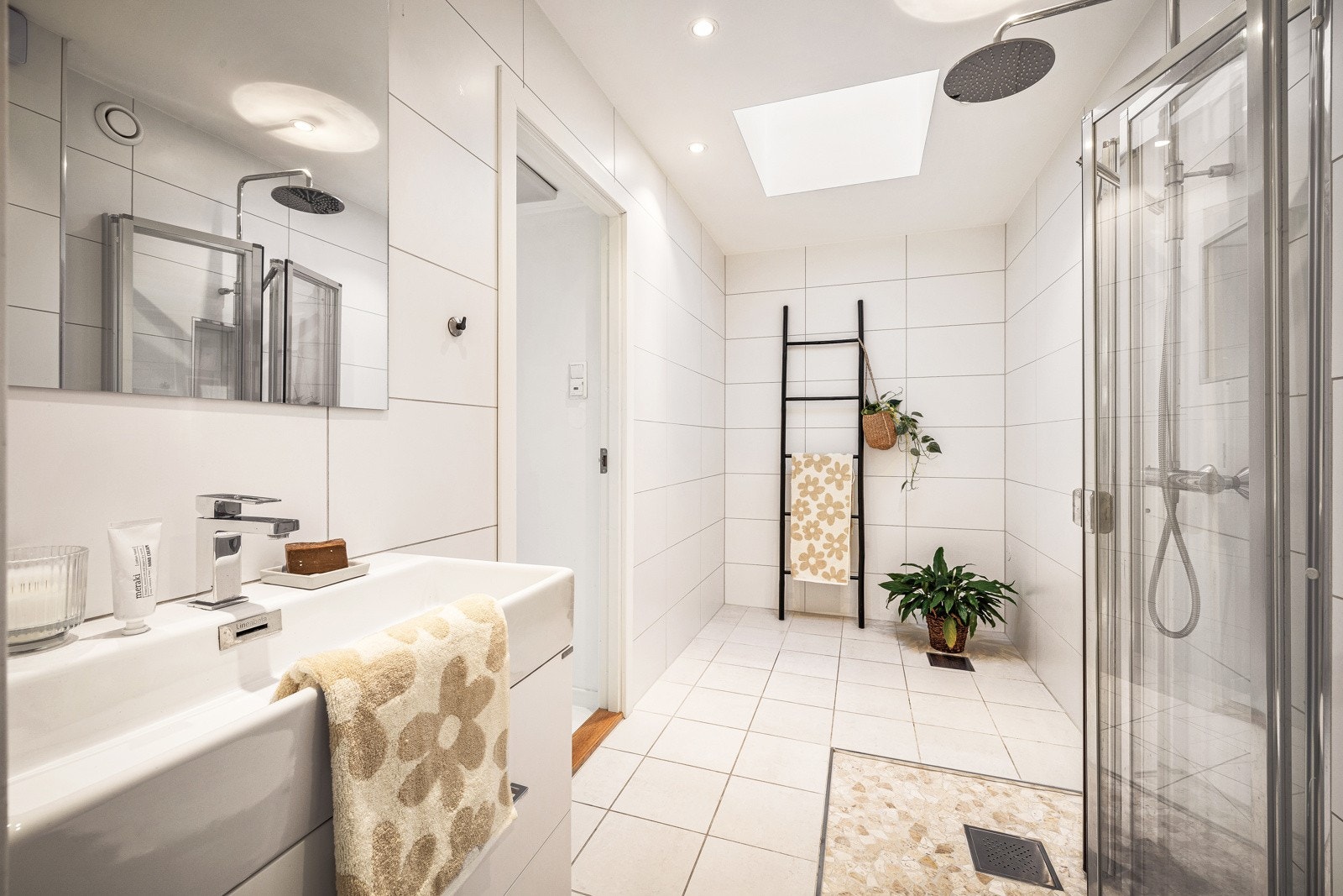 Badet i denne etasjen er på 6,1 m² og er fra 2015 Galleribilde