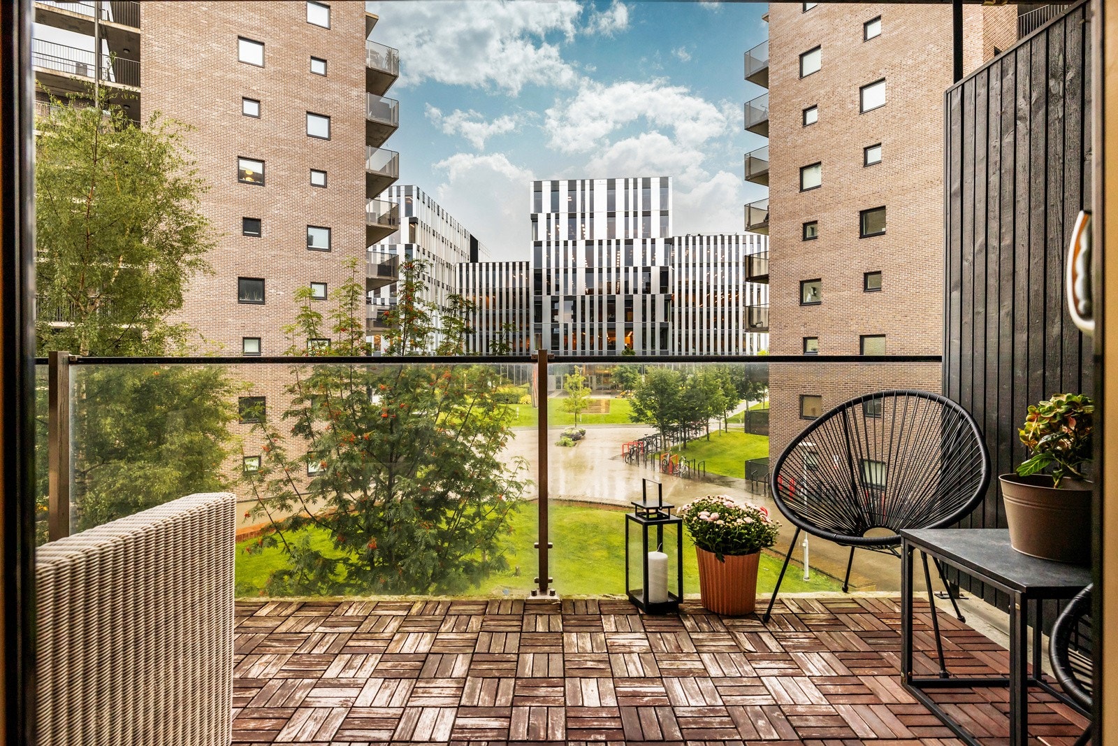 Her har vi gleden av å presentere en moderne 2-roms med meget attraktiv og sentral beliggenhet på Fornebu. Galleribilde