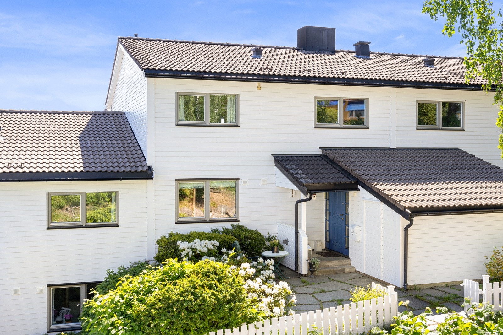 Boligen er slått sammen av det som opprinnelig var en 2-roms i underetasjen og en 5-roms leilighet i 1. og 2. etasje. Galleribilde