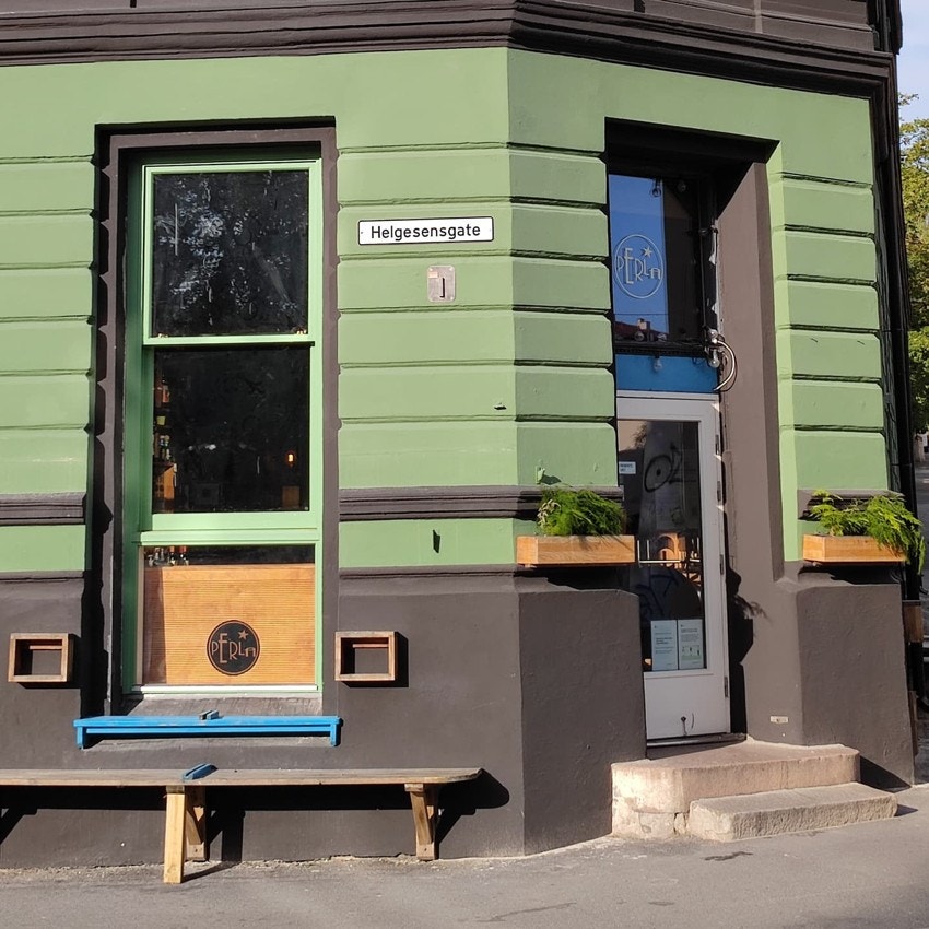 Perla er en koselig nabolagsbar, spesielt på sene sommerkvelder. Galleribilde