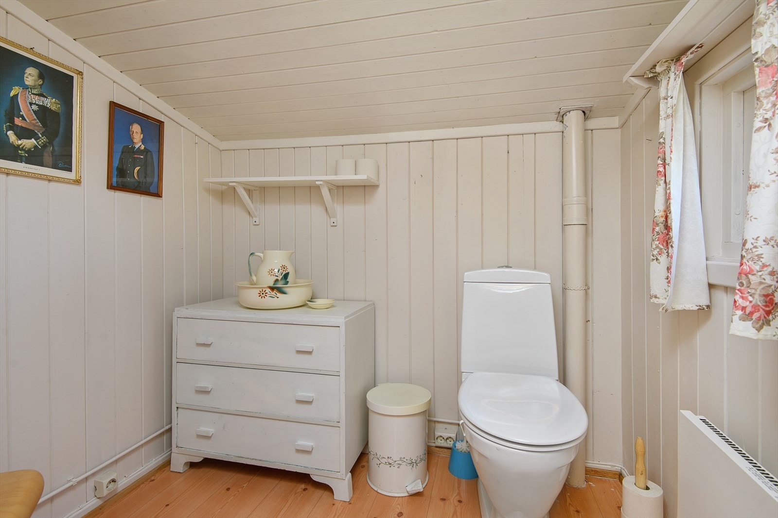 WC i uthuset. Galleribilde