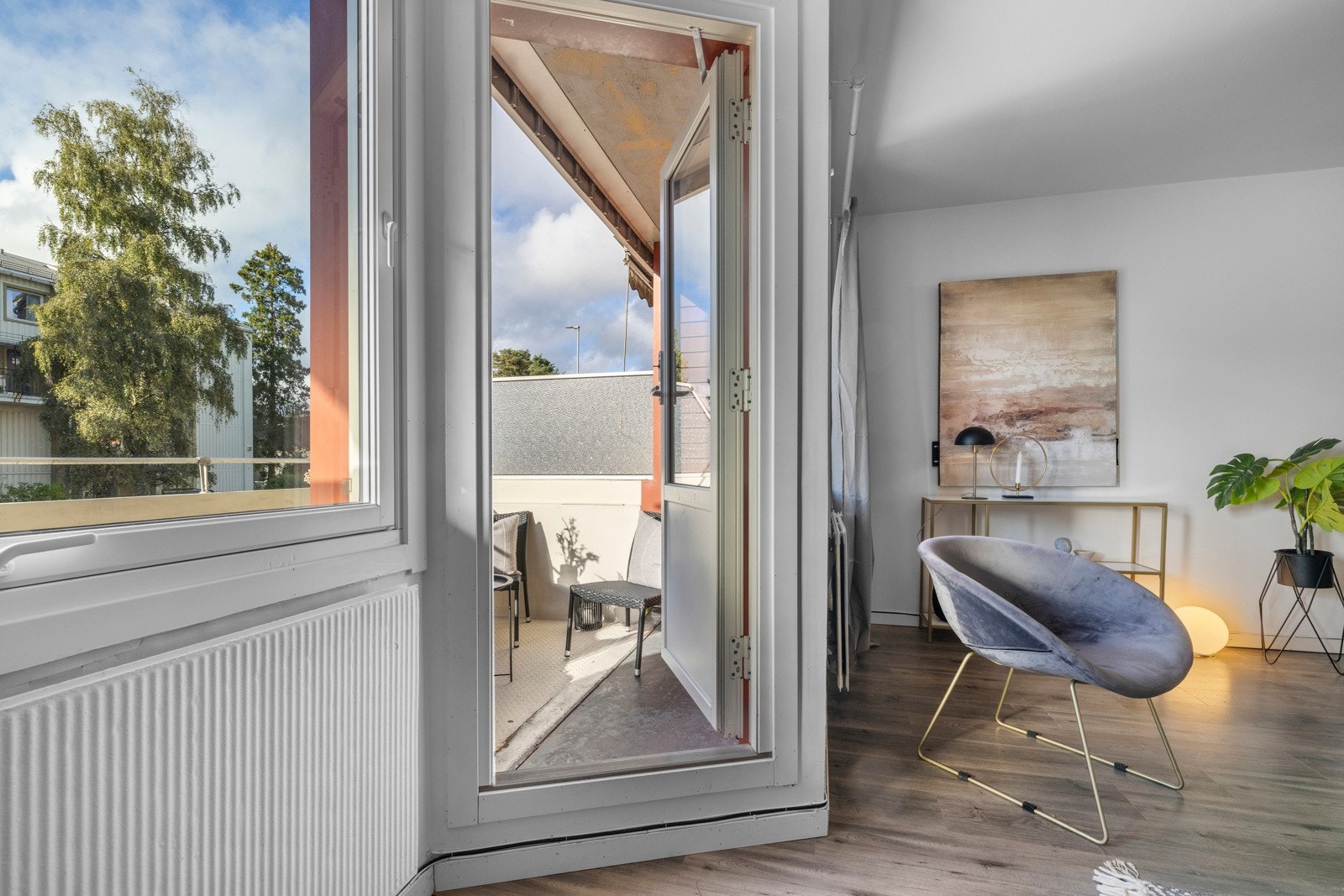 Stuen har utgang til en vestvendt balkong Galleribilde