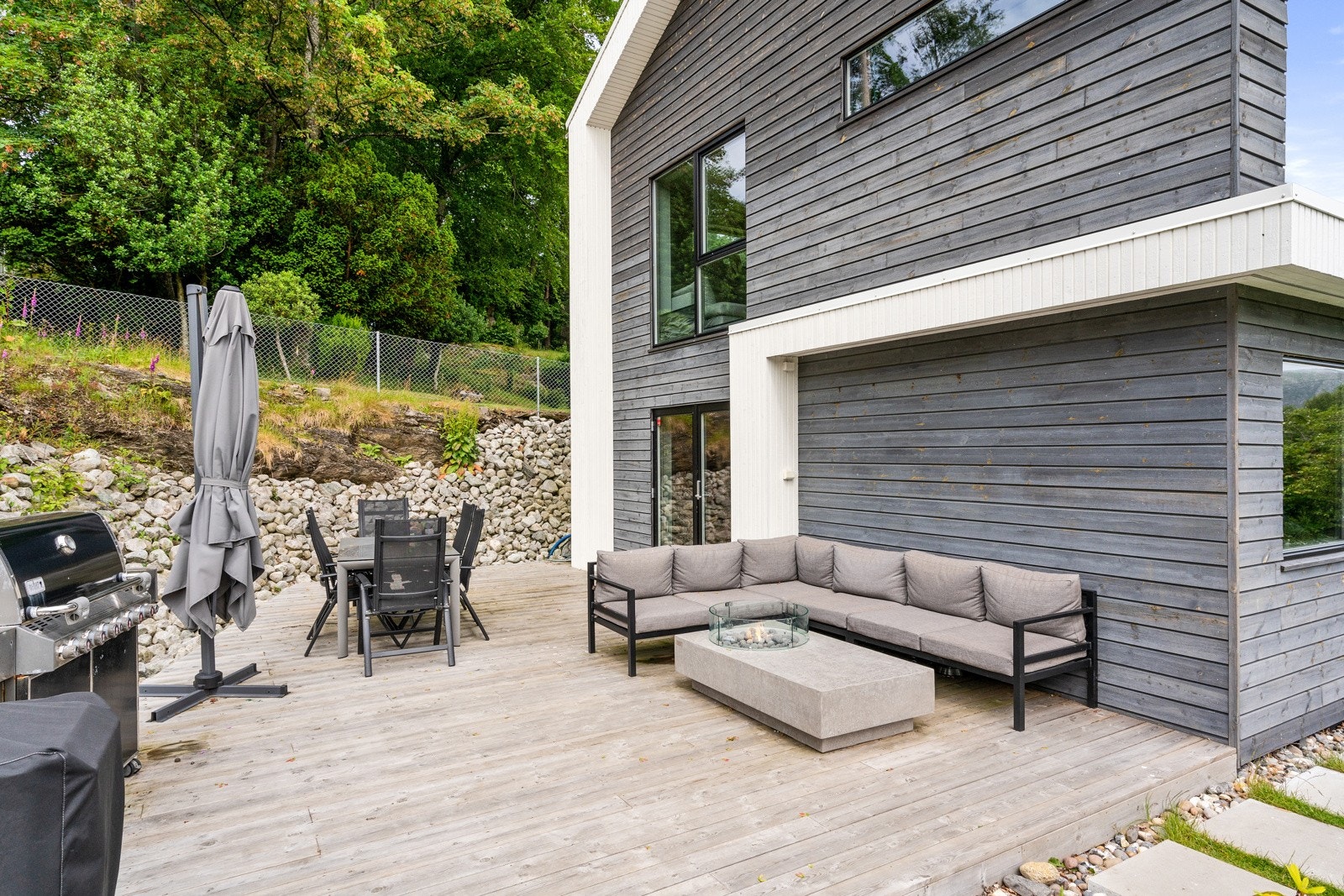 Størrelsen på terrassen gjør det enkelt å møblere etter ønske og behov. Galleribilde