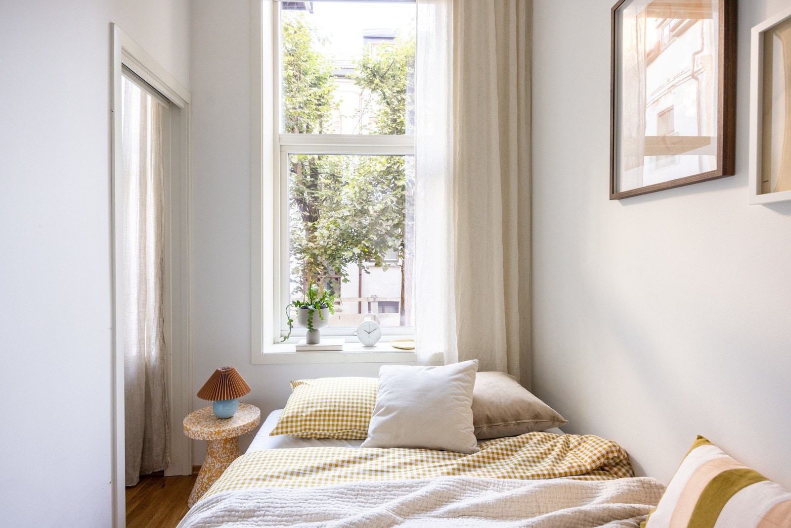 Soverommet vender mot rolig, indre gård. Galleribilde