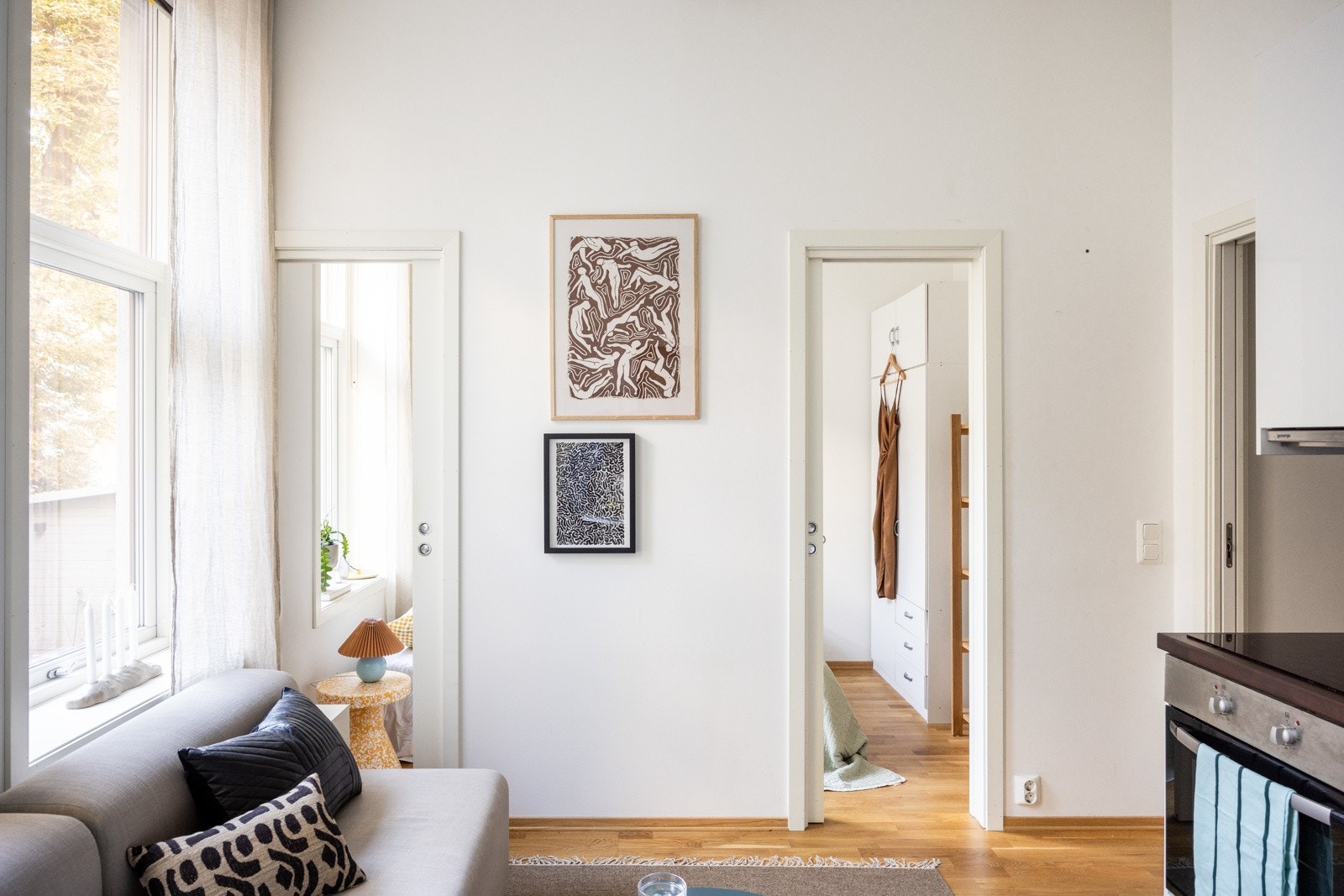 Lyse, pene overflater, samt fin parkett på gulv. Galleribilde