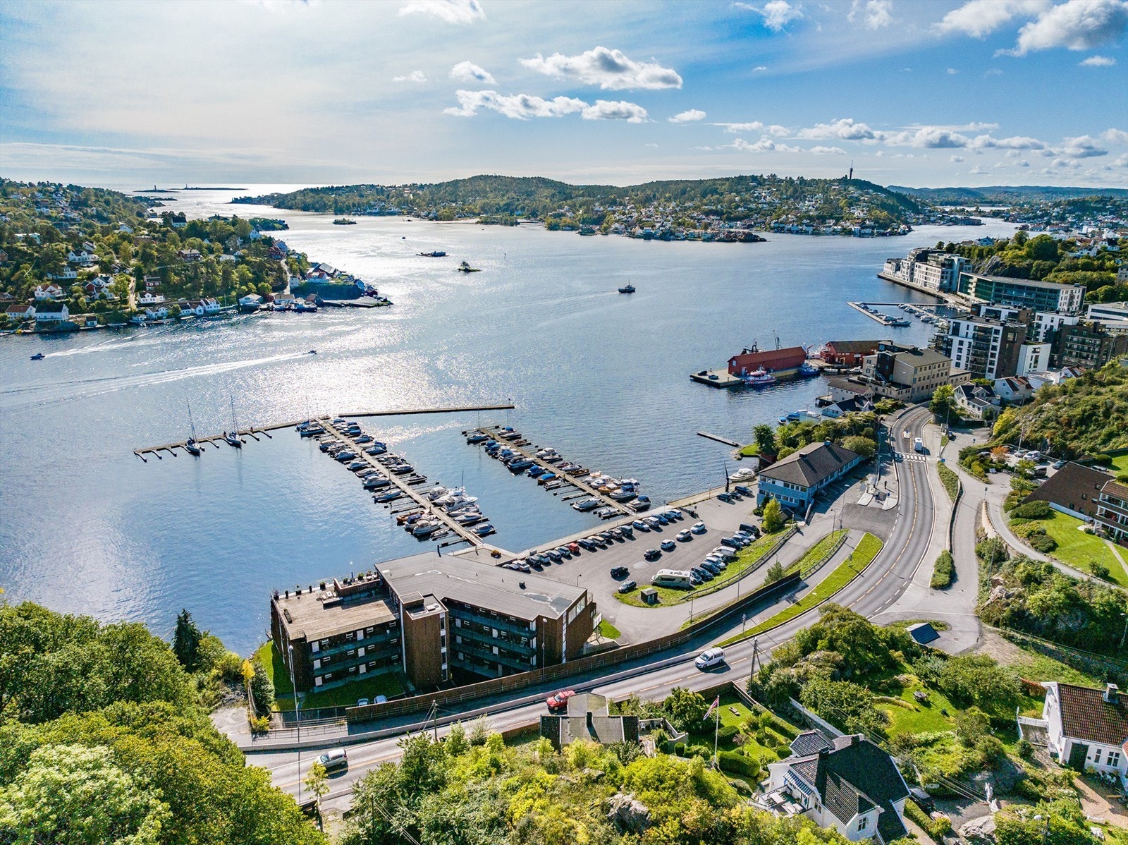 Eiendommen ligger ved vannkanten med lekker utsikt mot Galtesund og områdene rundt Galleribilde