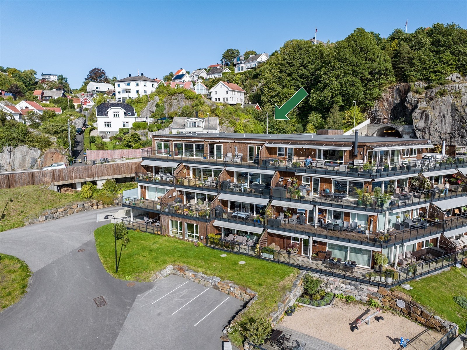 Pent opparbeidet fellesområde rundt bygget Galleribilde