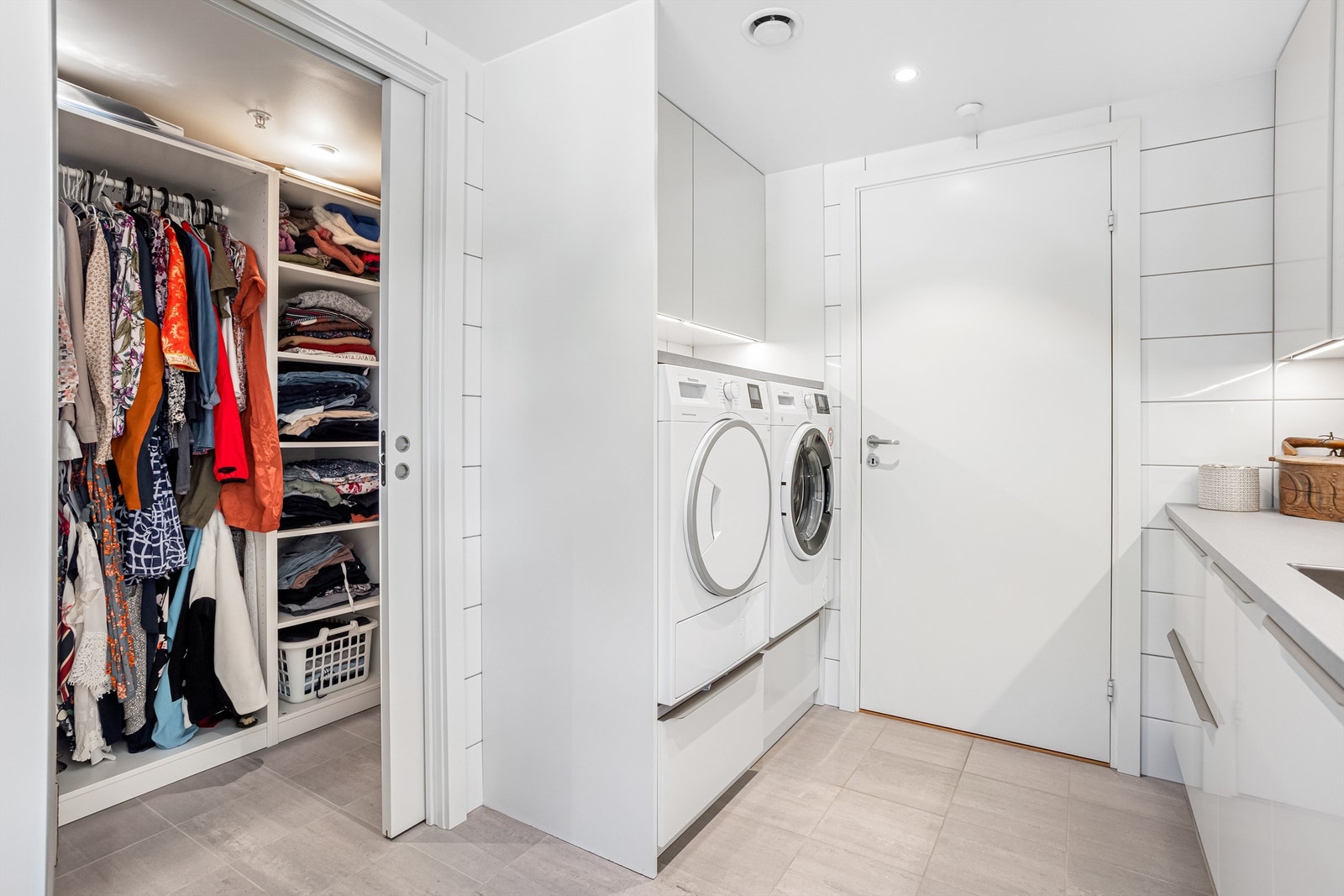 Vaskerom med garderoberom Galleribilde