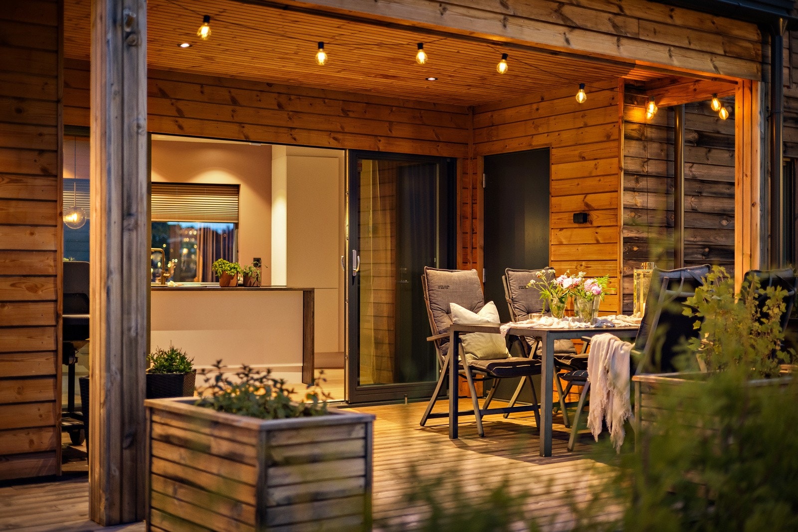 Markterrasse på 22 kvm, med enkel adkomst ned til hagen. Galleribilde