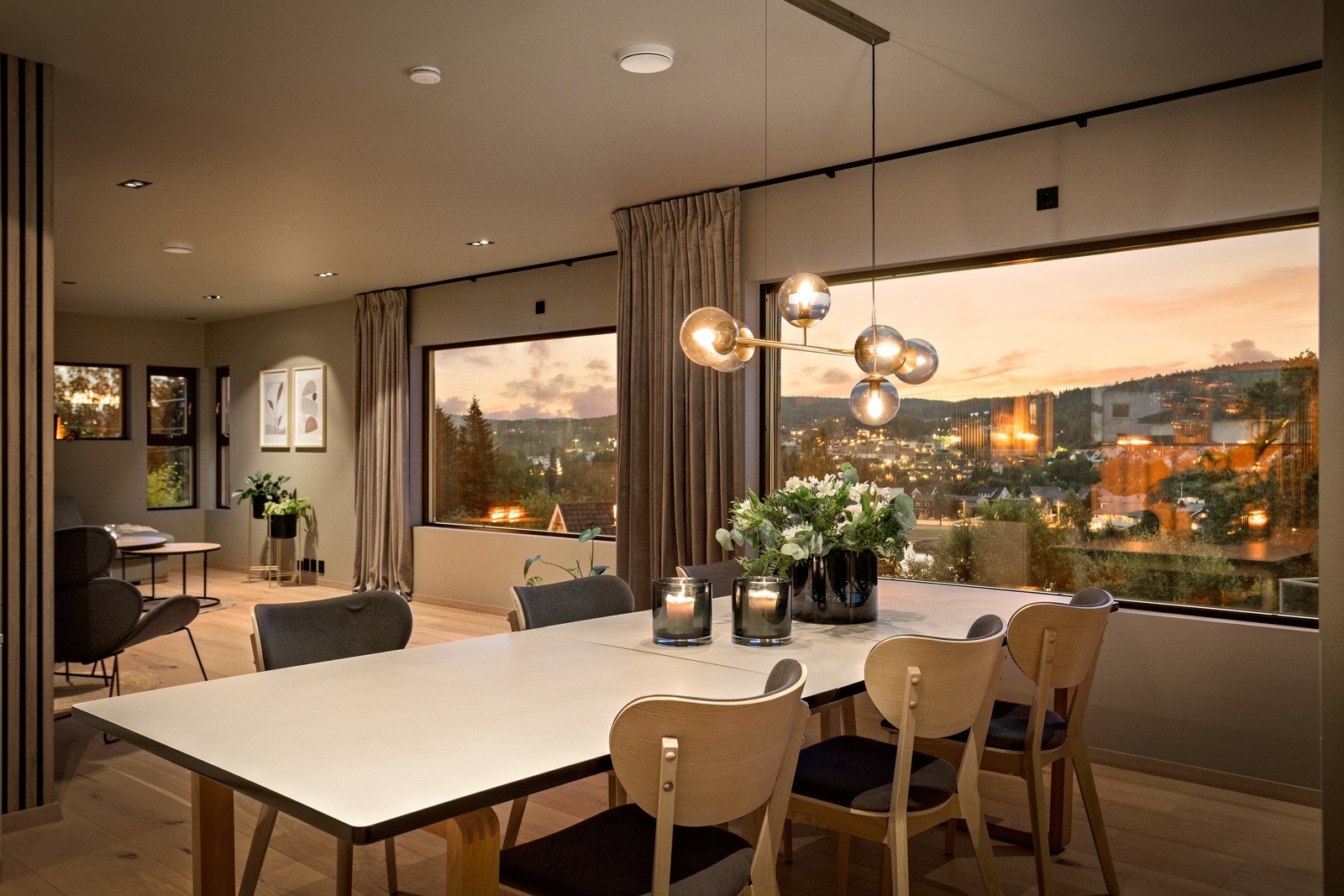 Smarthus-styring av varme og lys. Galleribilde