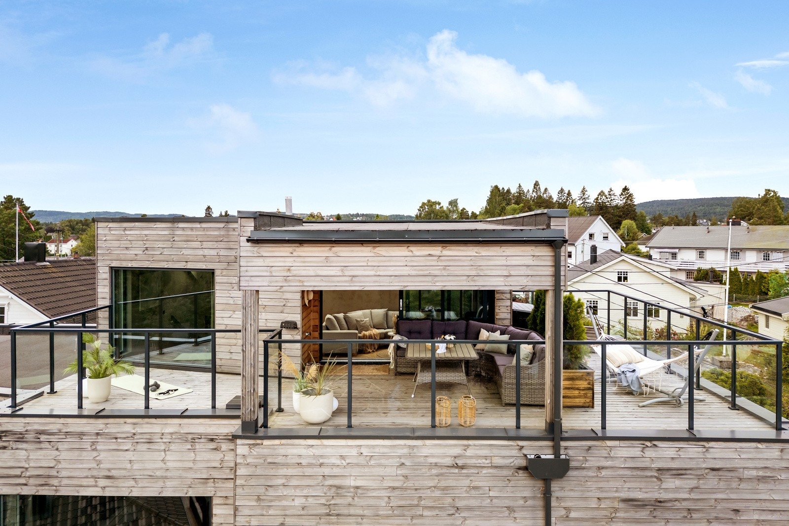 39 kvm takterrasse med flere forskjellige soner. Galleribilde