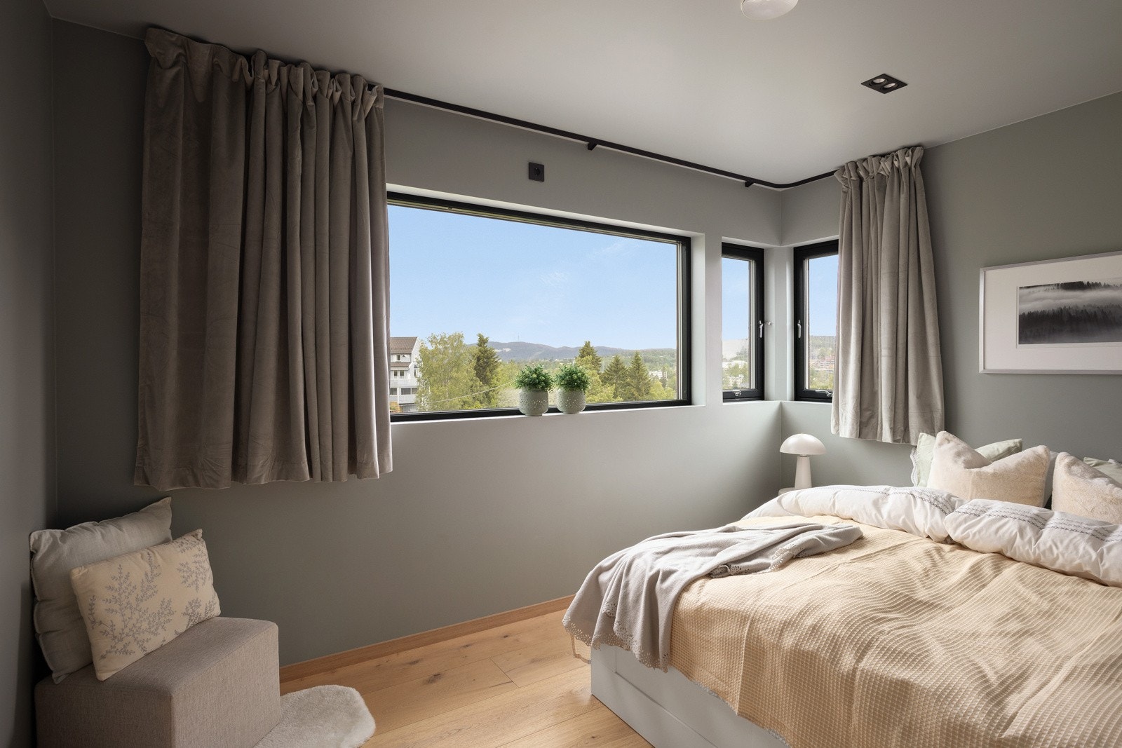 Totalt fem soverom i huset. Fire av disse ligger i 2. etasje. Galleribilde