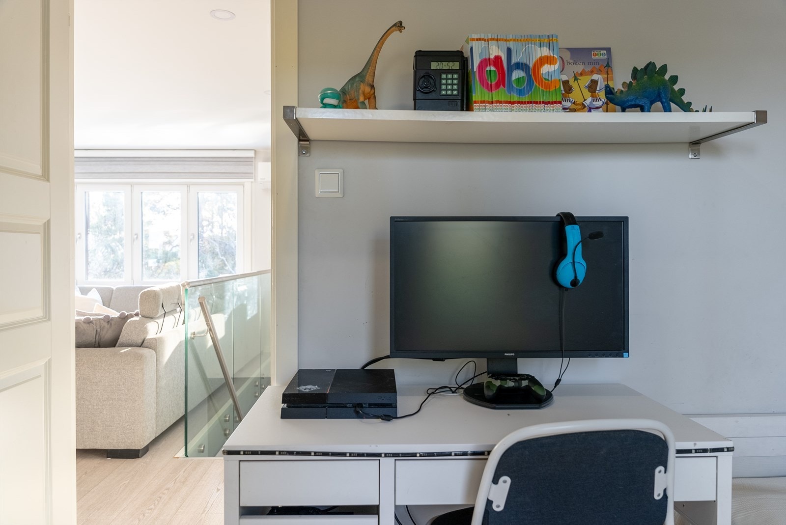 Rommet er i dag innredet som soverom med plass til seng og garderobeskap, men passer perfekt som kontor for de som ønsker det. Galleribilde