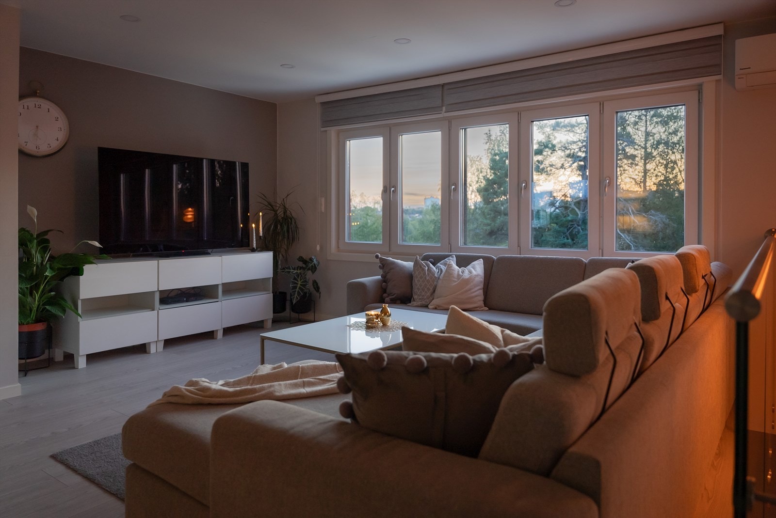 På kveldstid byr boligen på en lun og hyggelig atmosfære. Galleribilde