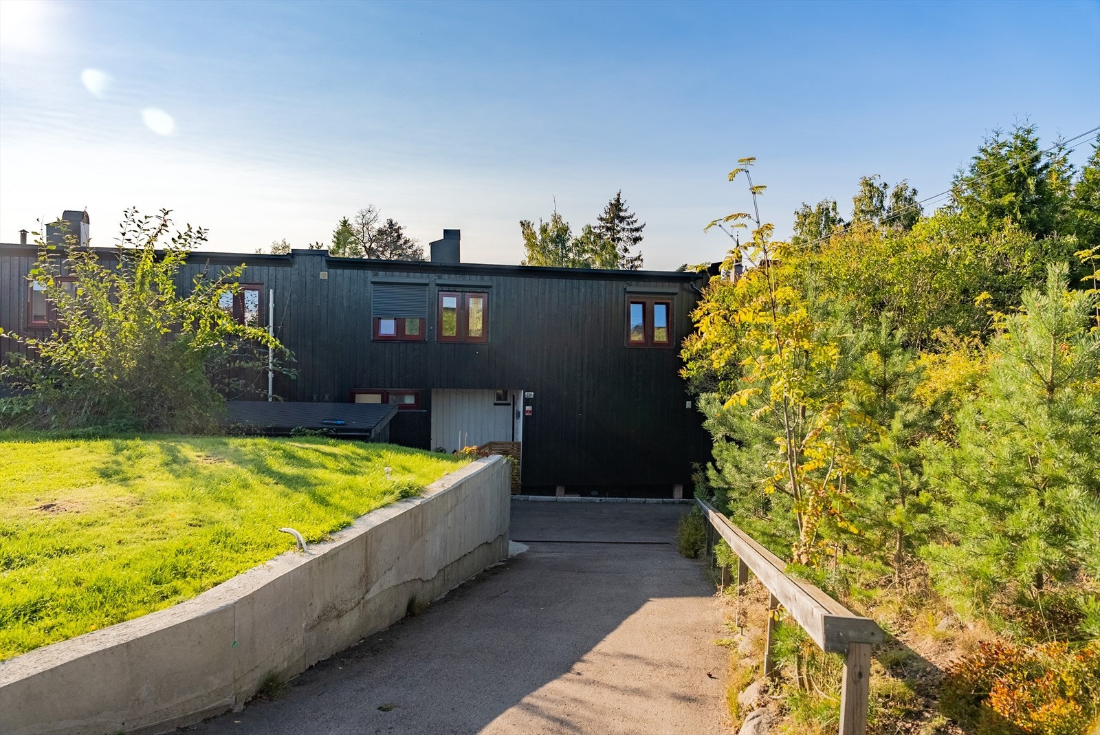 Taket ble tatt i 2019 og vinduene ble skiftet ut i 2020 i regi av sameiet. Galleribilde