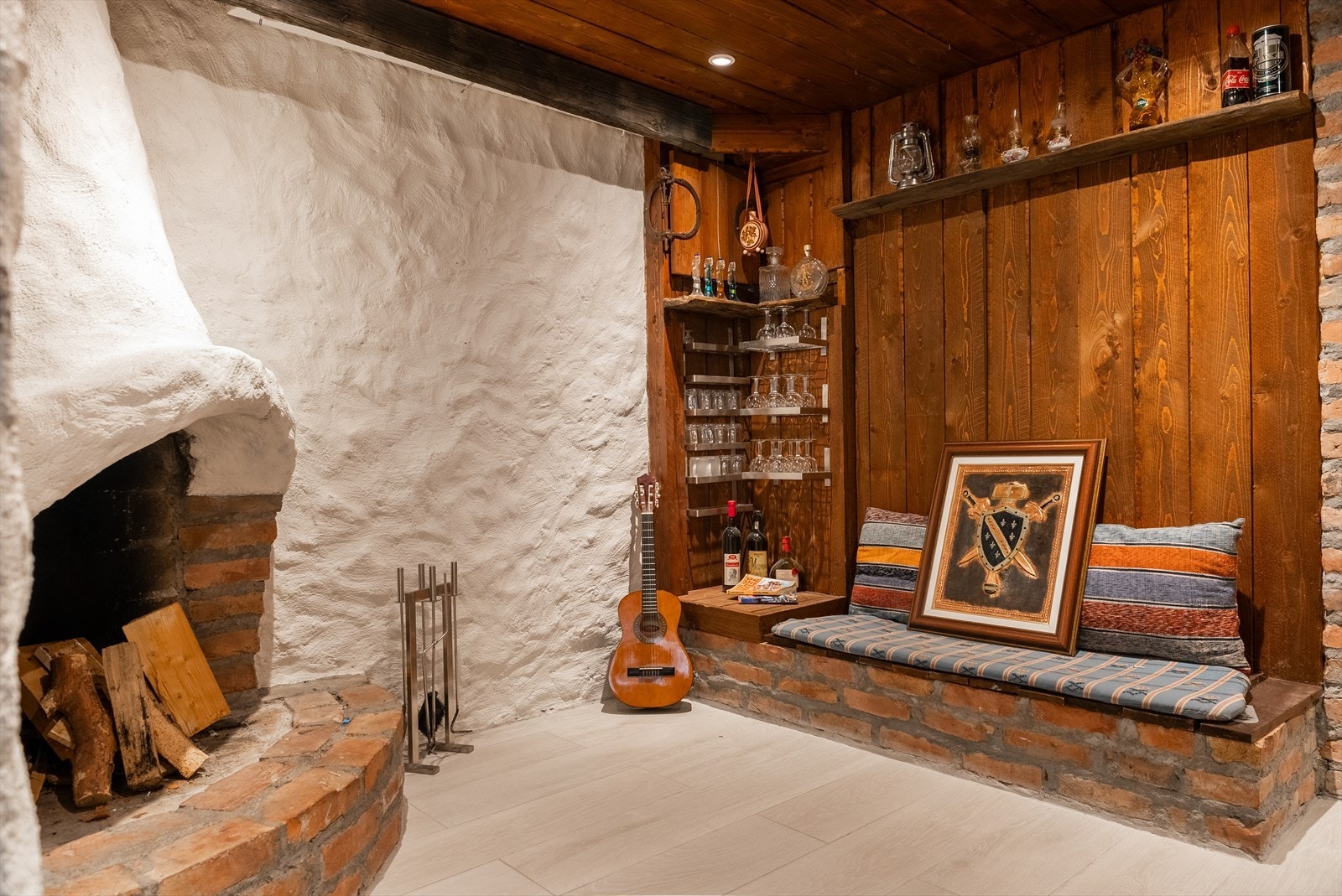 Stor og stemningsskapende peis. Galleribilde