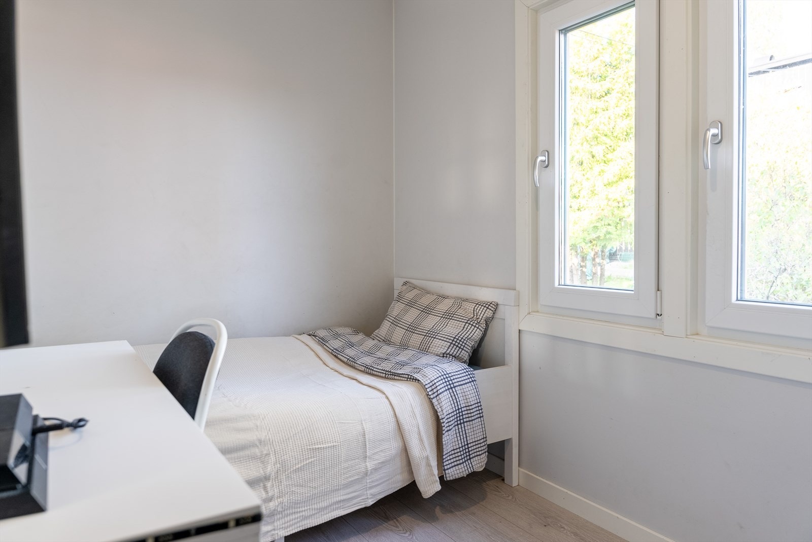 Fra stuen er det adgang til boligens siste soverom. Galleribilde