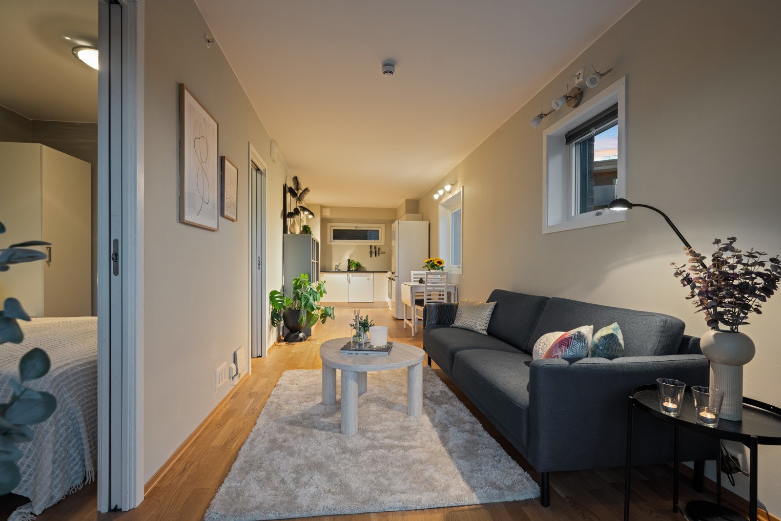 Fra stuen er det 2 innganger til soverommet Galleribilde