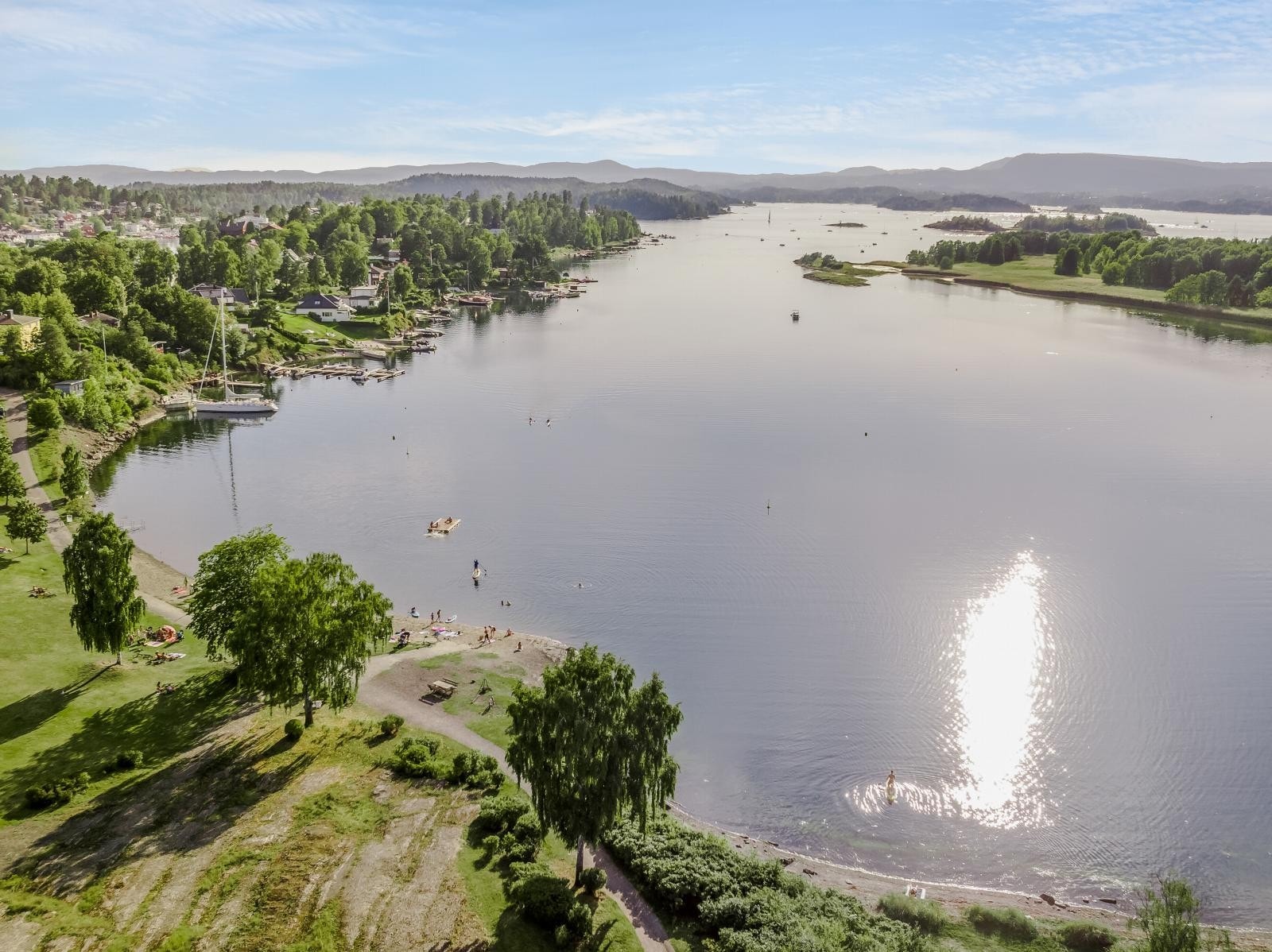 Koksabukta med nydelig strand og ekstra varmt badevann ligger rett ved Fornebu S lengre ut på Fornebulandet Galleribilde