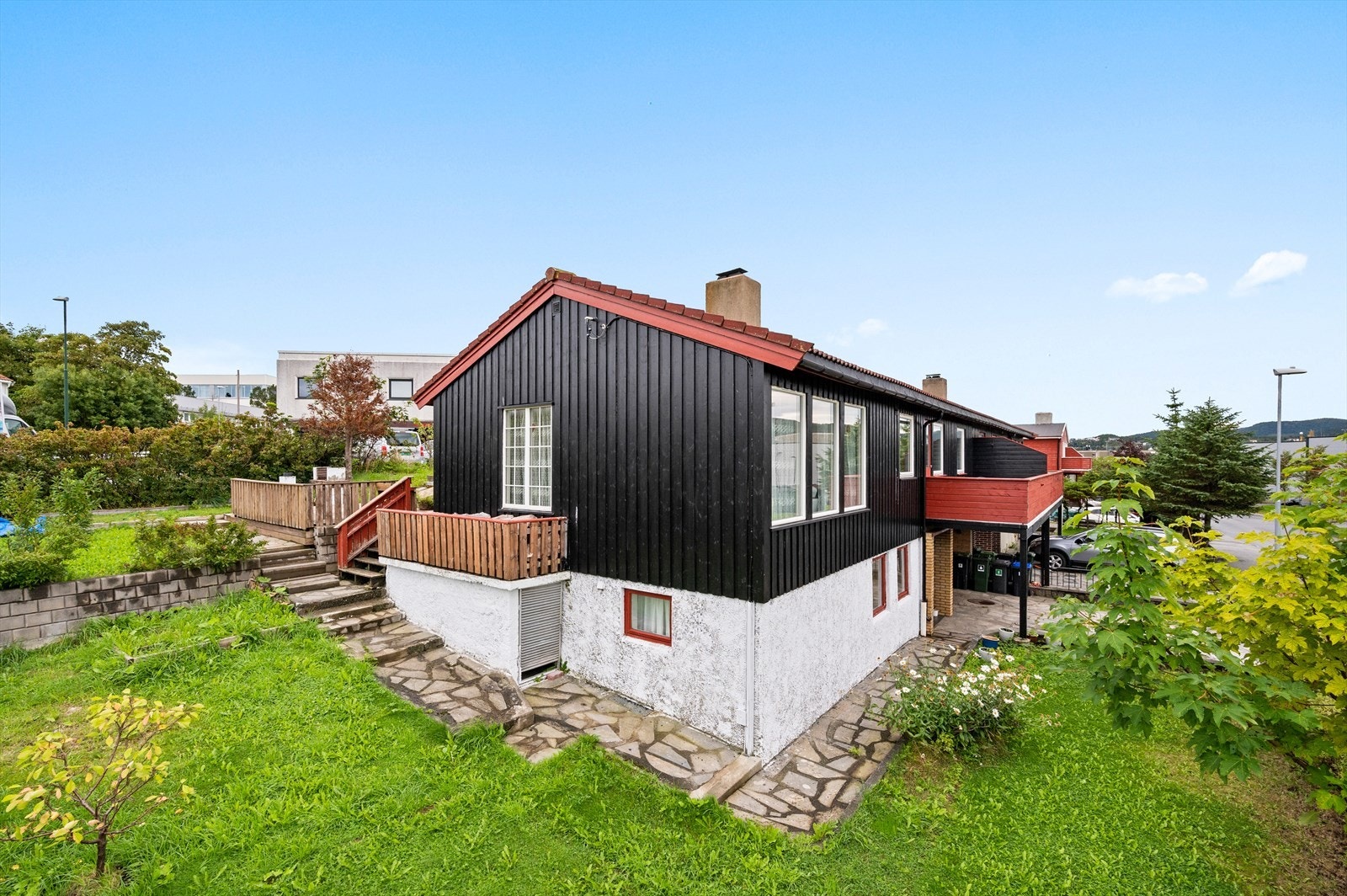 En kjedet enebolig med innebygd garasje. Galleribilde