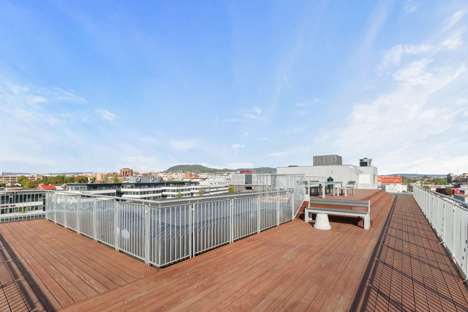 Borettslaget har en stor felles takterrasse med flotte sol- og utsiktsforhold Galleribilde