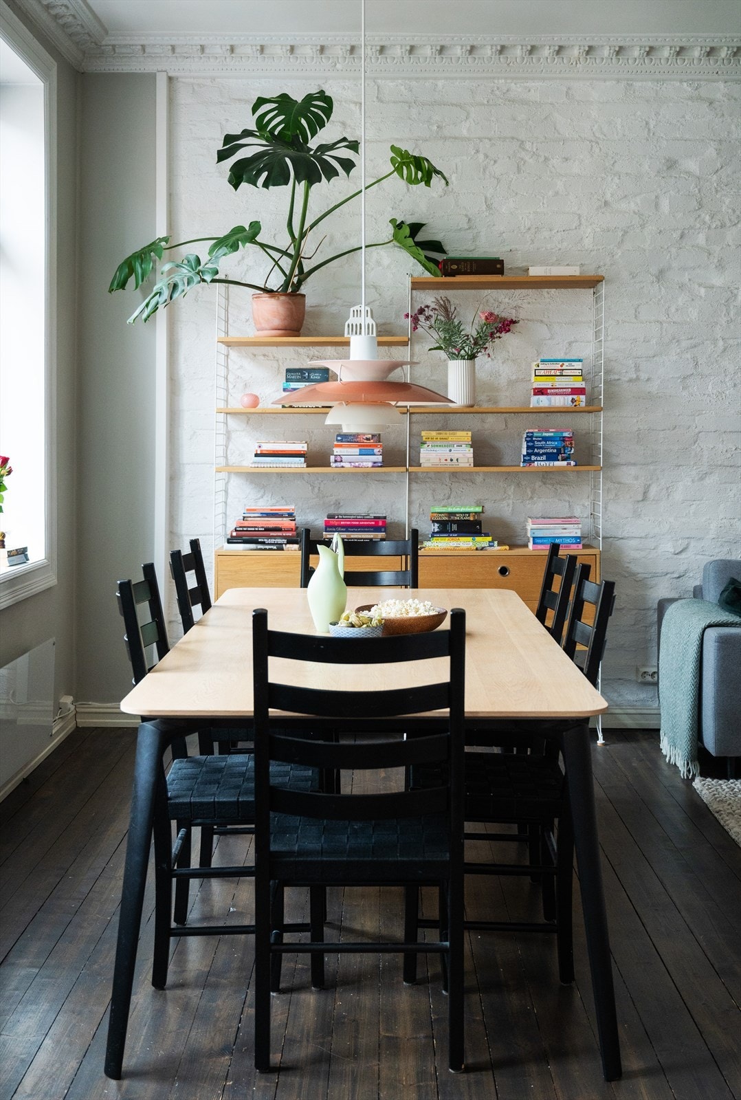 - God plass til spisebord i stuen - Galleribilde