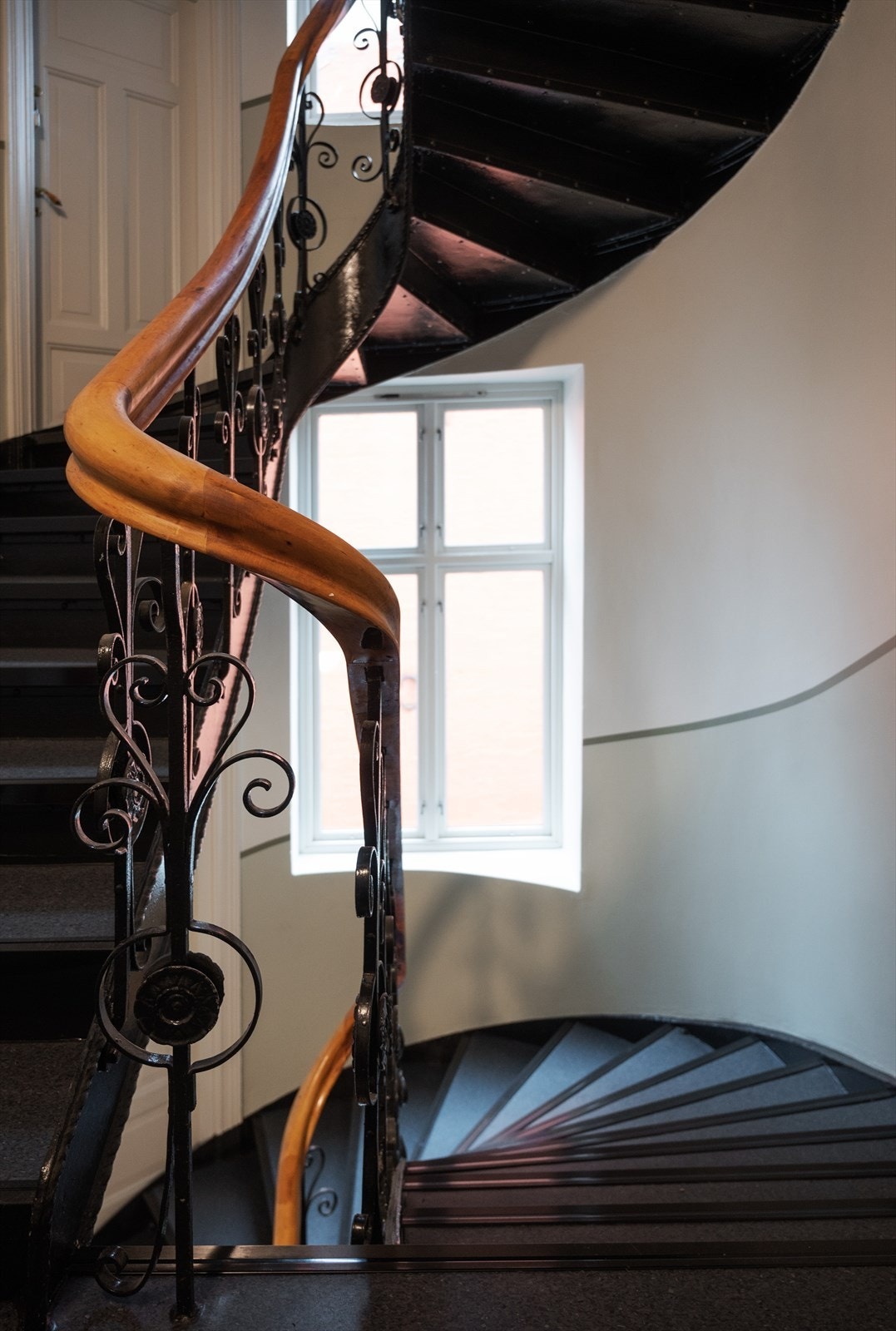 - Trappeoppgangene ble nylig pusset opp - Galleribilde