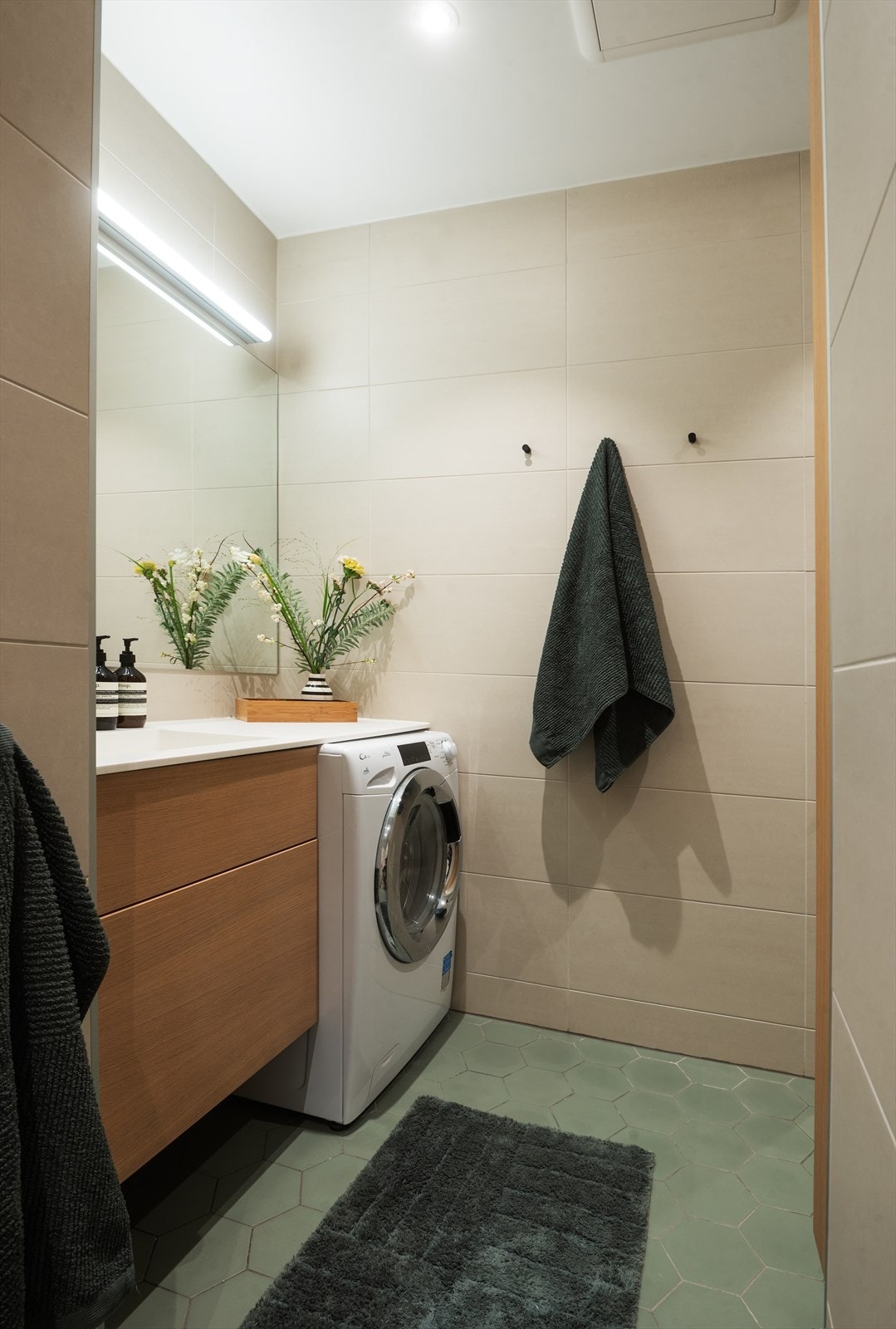 - Varmekabler i gulv og elektrisk vifte - Galleribilde